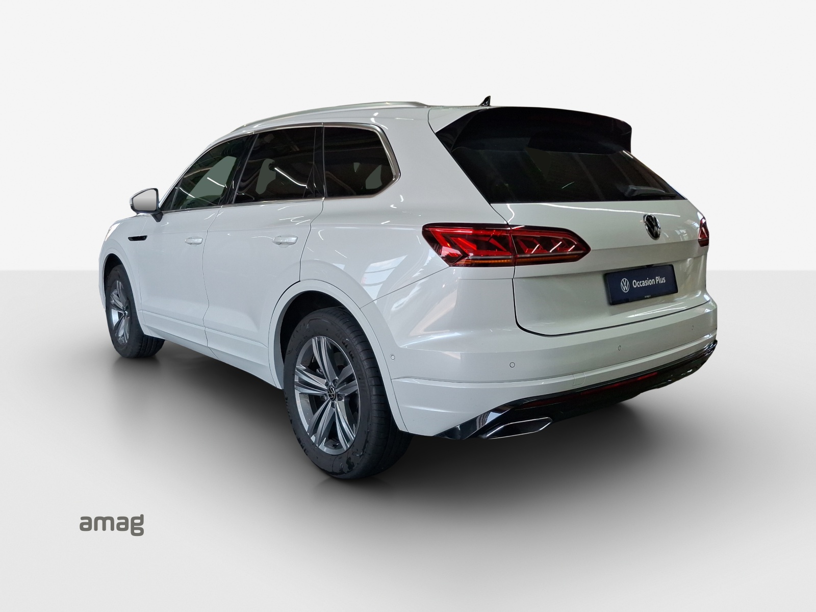 VW Touareg 3.0 TSI R-Line Tiptronic-image-2