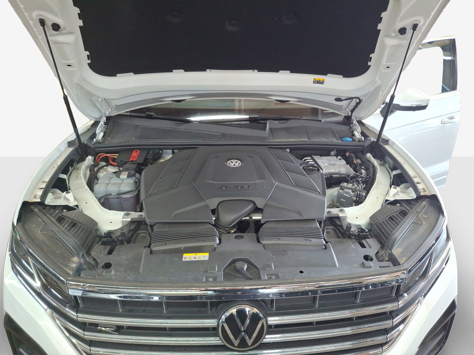 VW Touareg 3.0 TSI R-Line Tiptronic-image-15