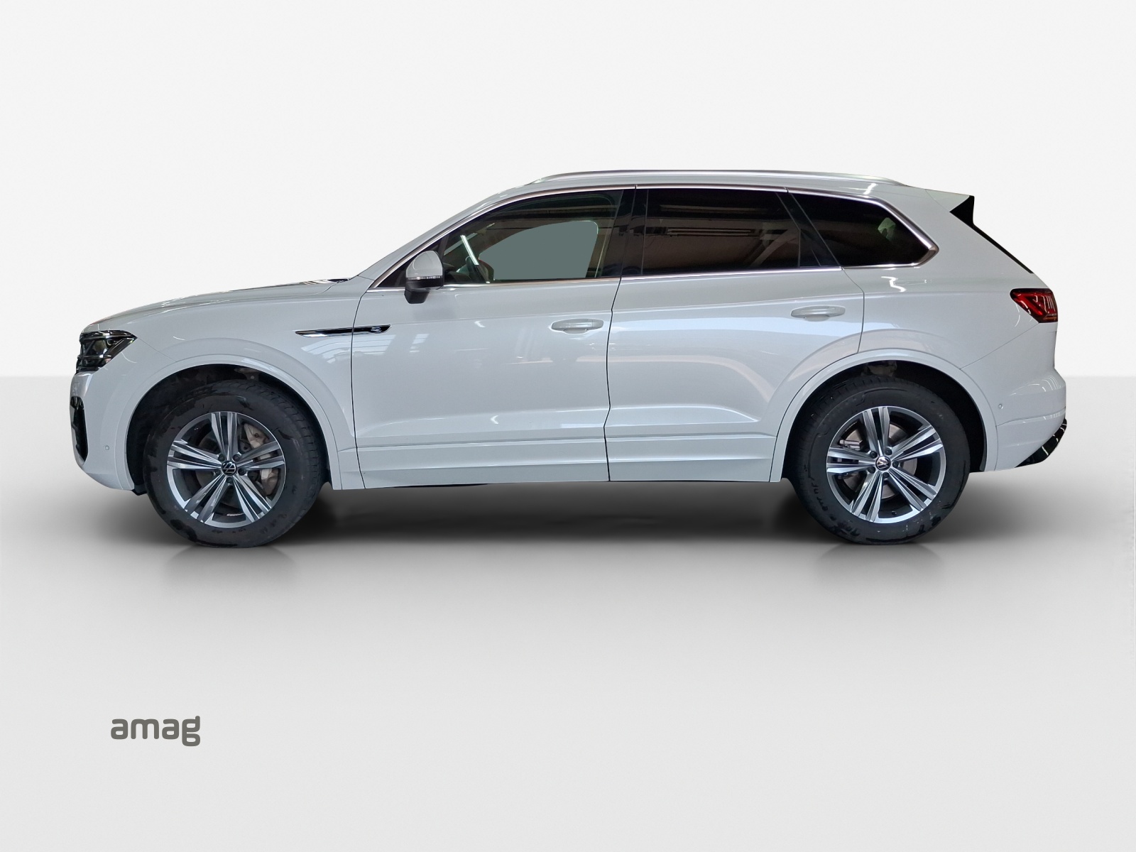 VW Touareg 3.0 TSI R-Line Tiptronic-image-1