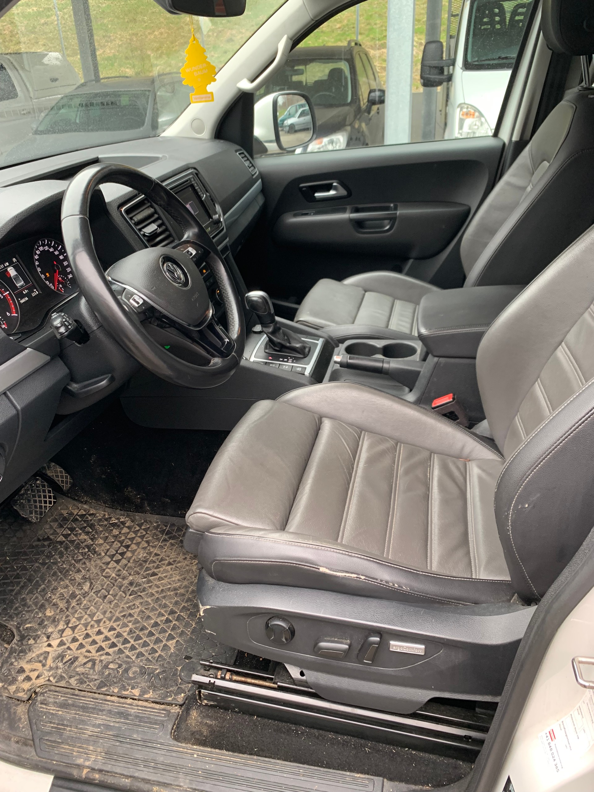 VW Amarok 3.0TDI Crossline 4Motion Automatic-image-4