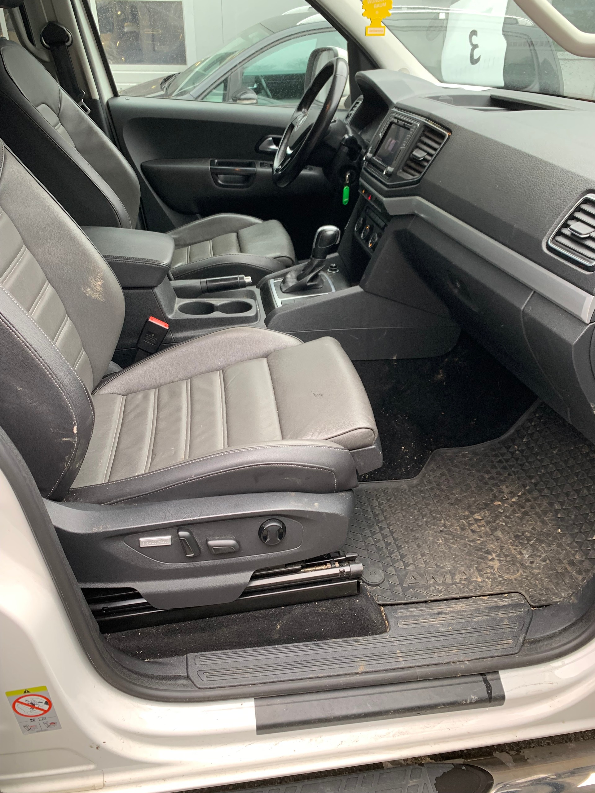 VW Amarok 3.0TDI Crossline 4Motion Automatic-image-5