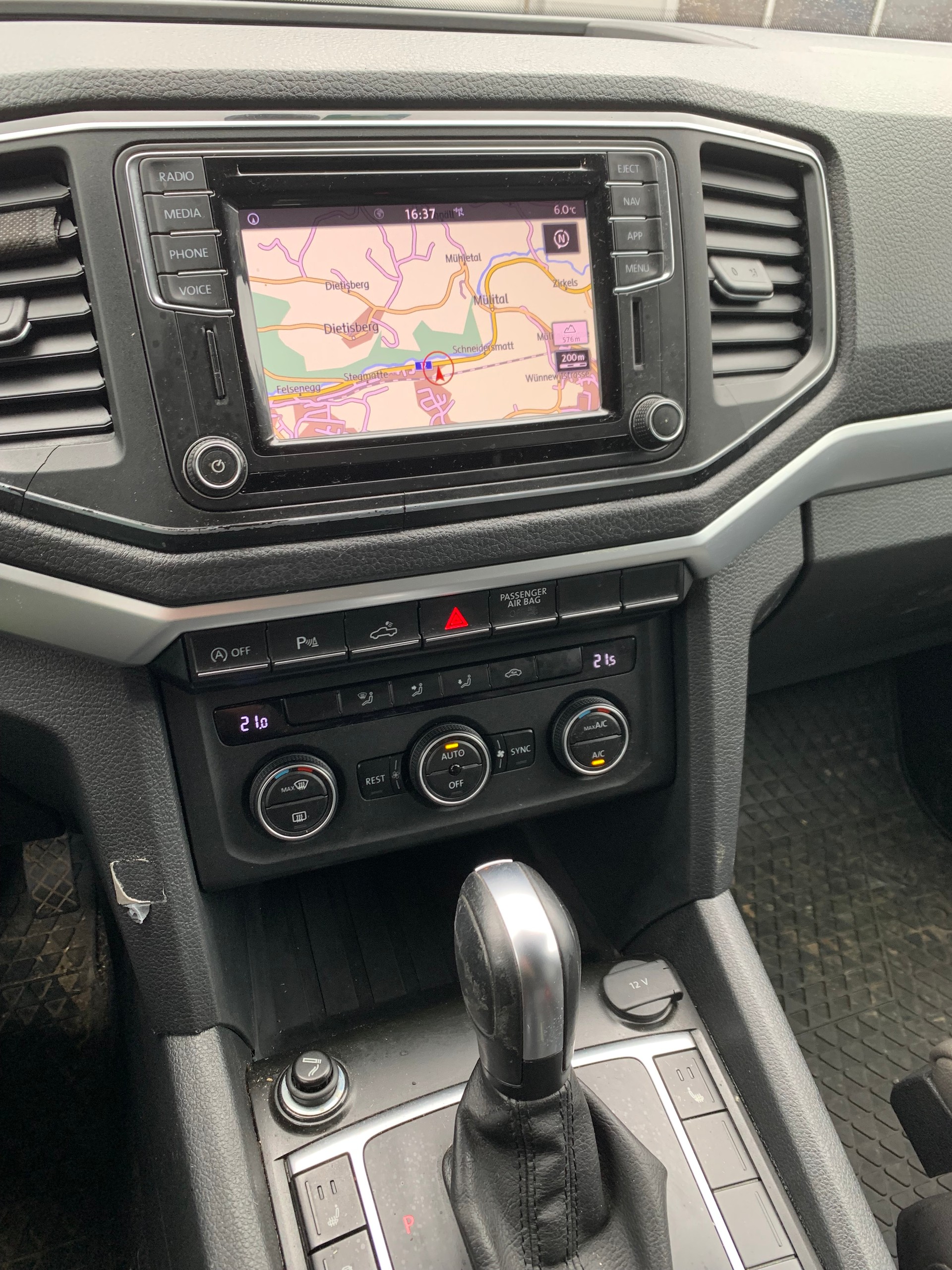 VW Amarok 3.0TDI Crossline 4Motion Automatic-image-8
