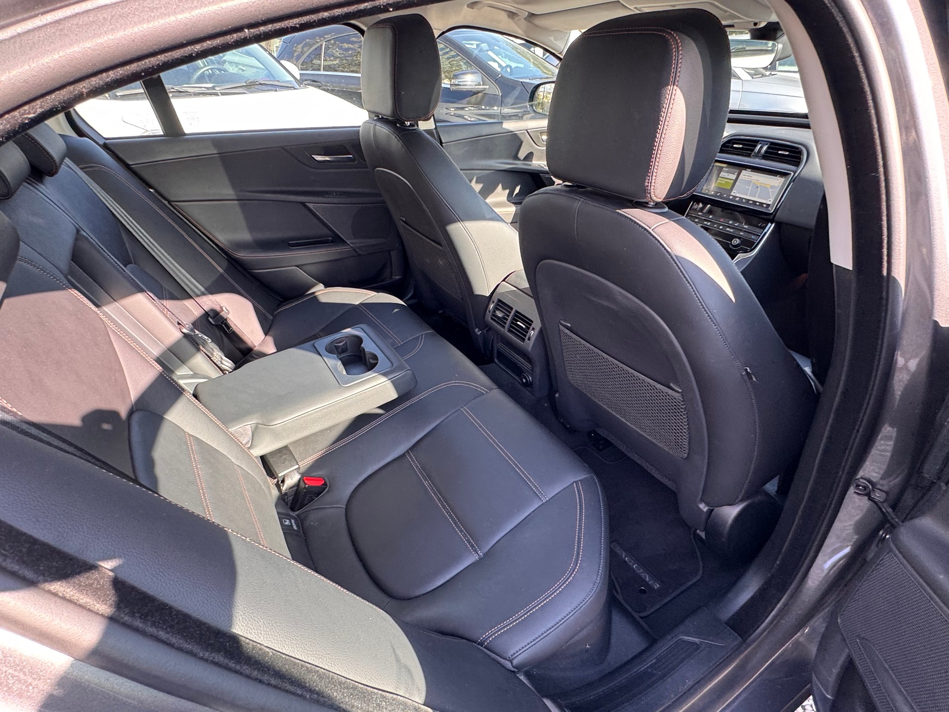 JAGUAR XE 25t 2.0 Pure Automatic-image-14
