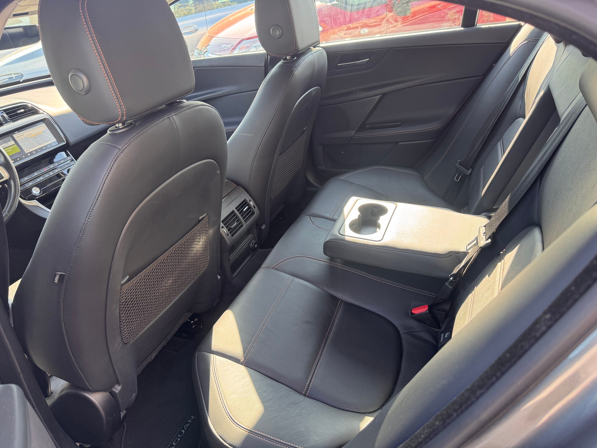 JAGUAR XE 25t 2.0 Pure Automatic-image-11