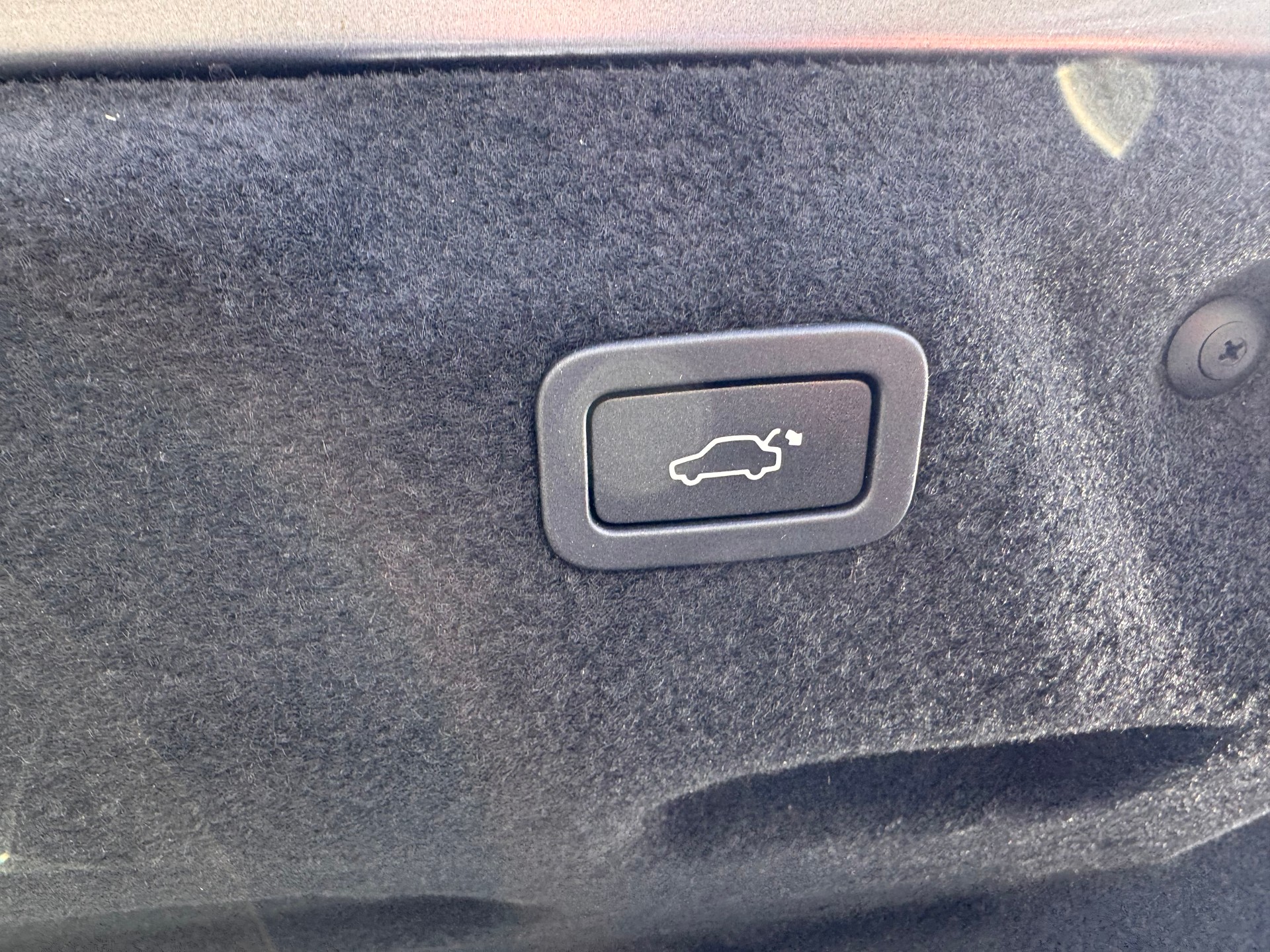 JAGUAR XE 25t 2.0 Pure Automatic-image-16