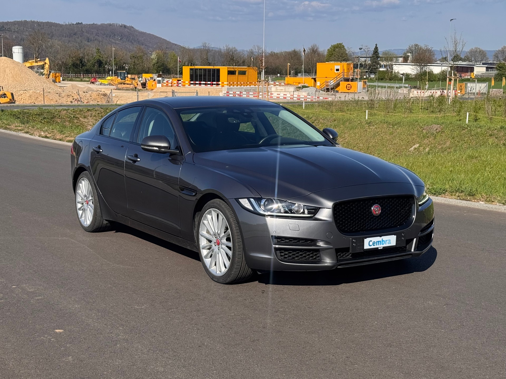 JAGUAR XE 25t 2.0 Pure Automatic-image-4