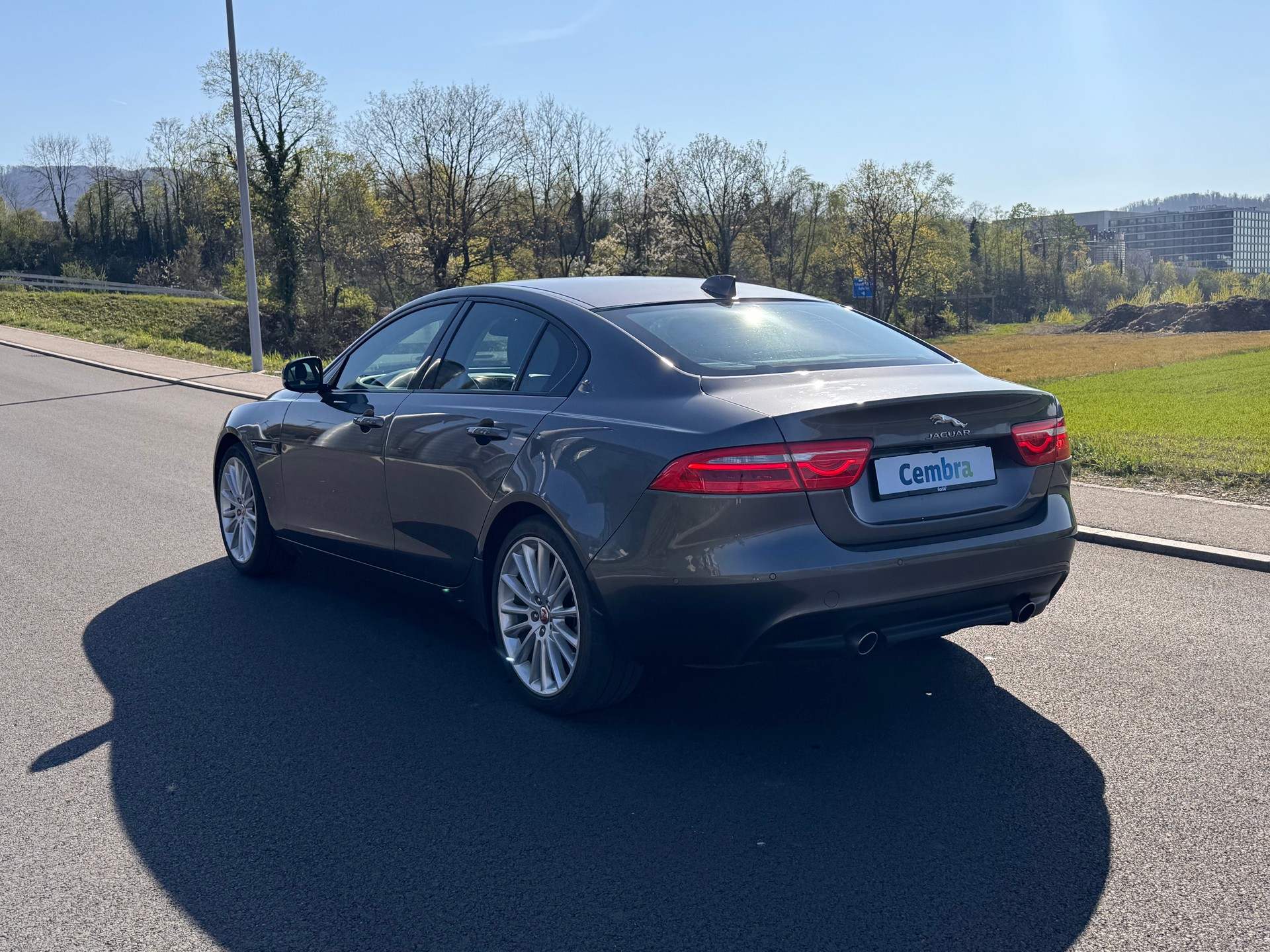 JAGUAR XE 25t 2.0 Pure Automatic-image-8