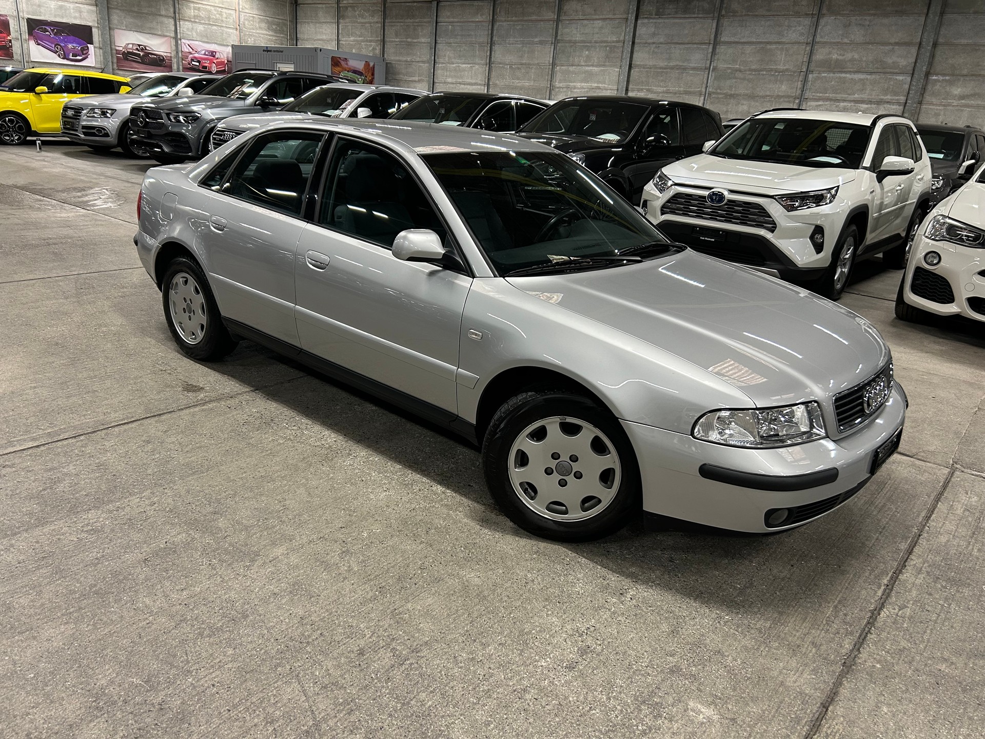 AUDI A4 1.8 Ambition-image-0