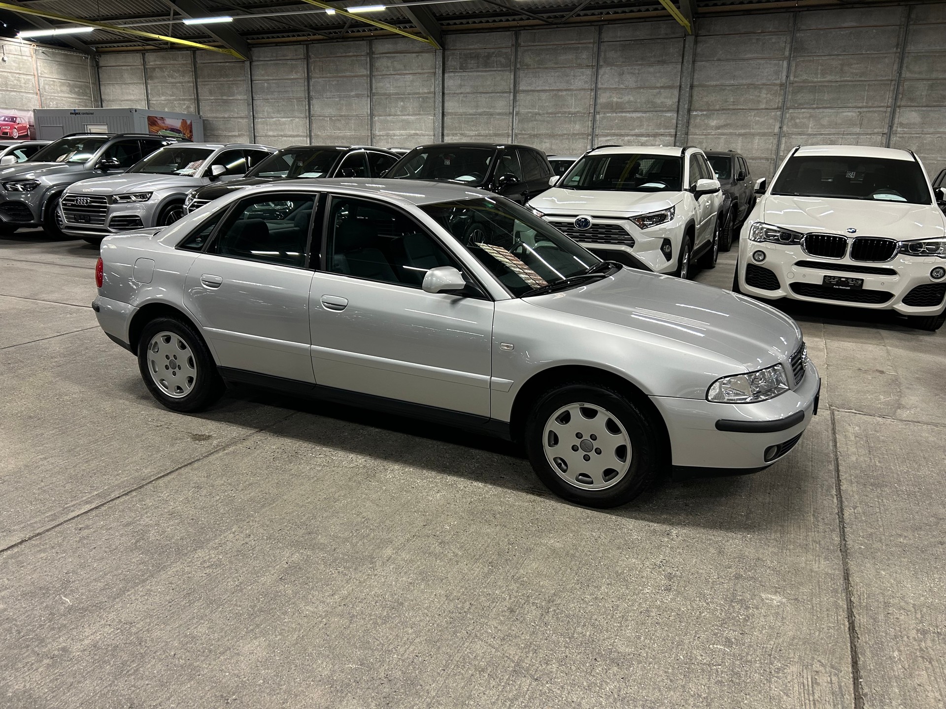 AUDI A4 1.8 Ambition-image-3