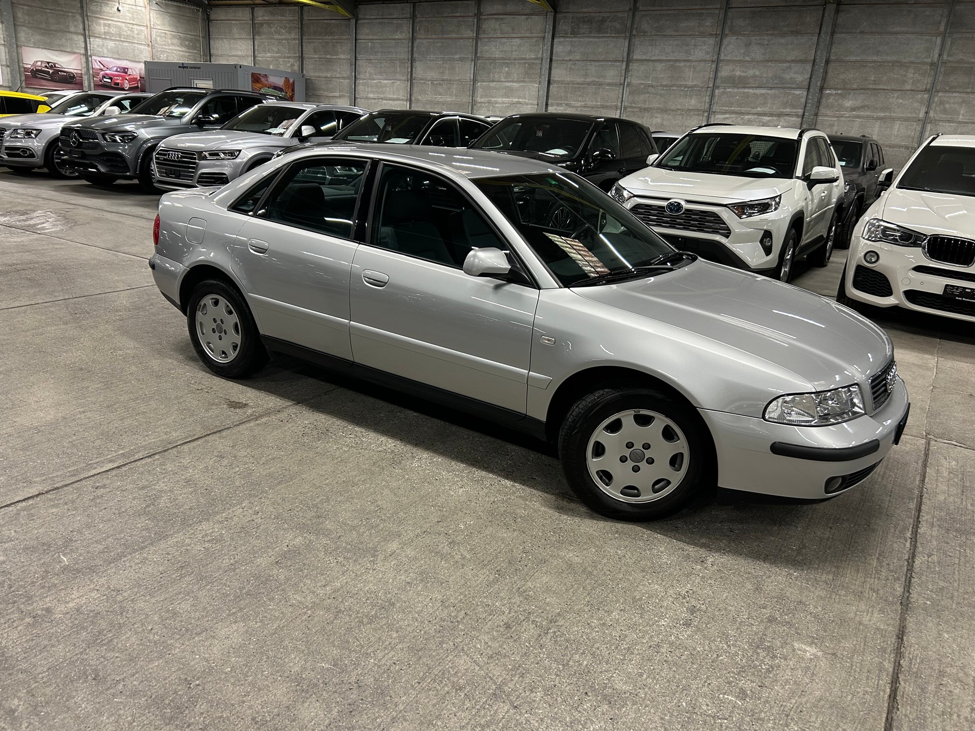 AUDI A4 1.8 Ambition-image-1
