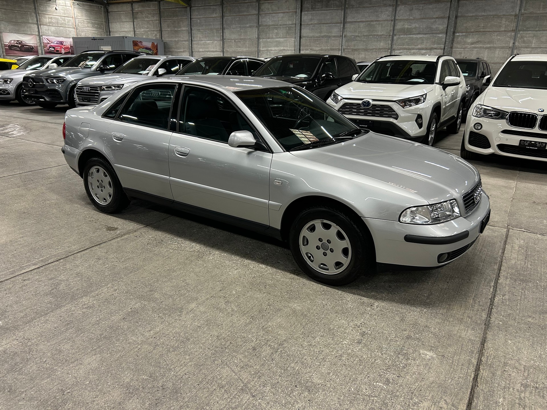 AUDI A4 1.8 Ambition-image-2