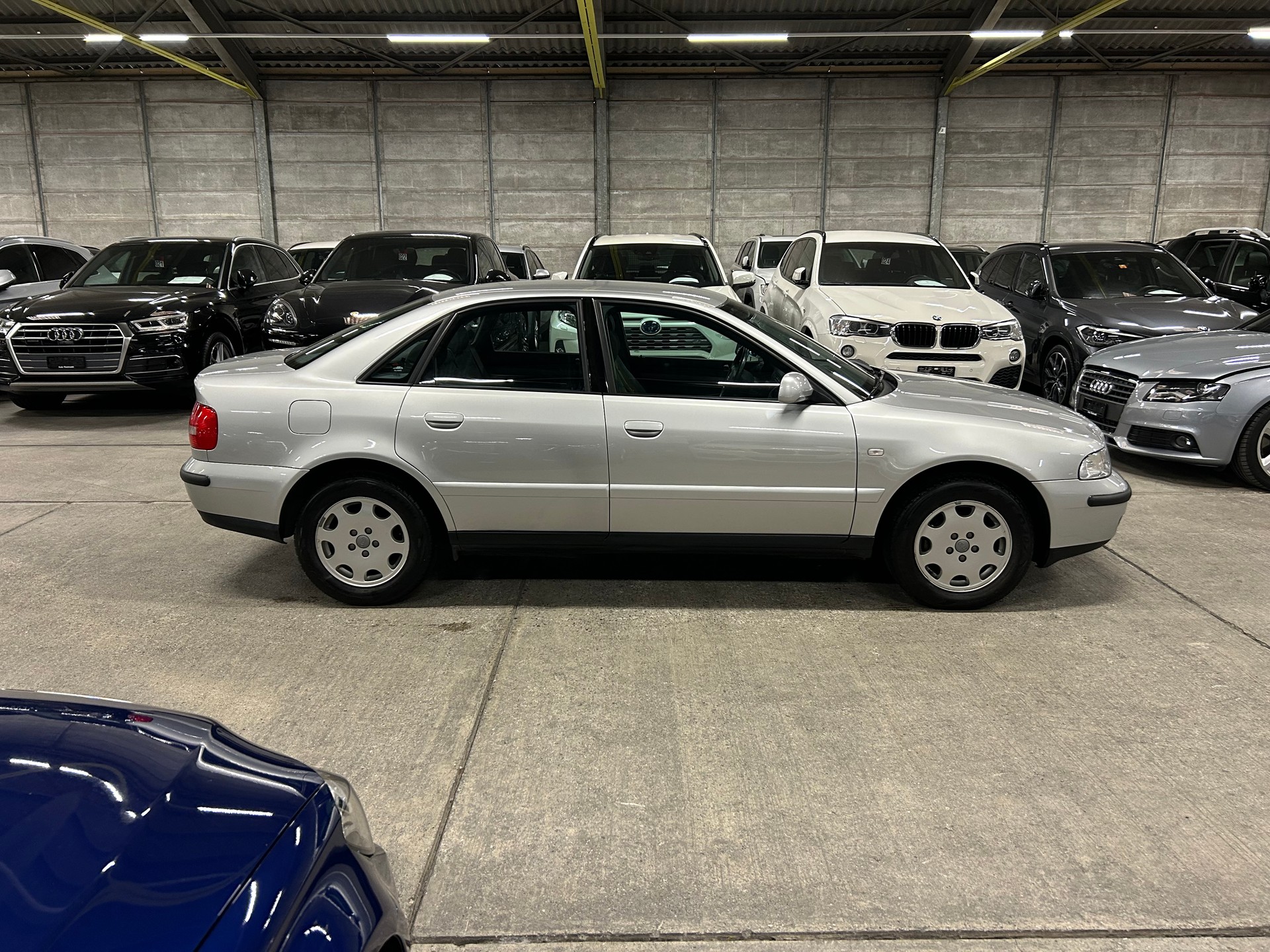 AUDI A4 1.8 Ambition-image-4