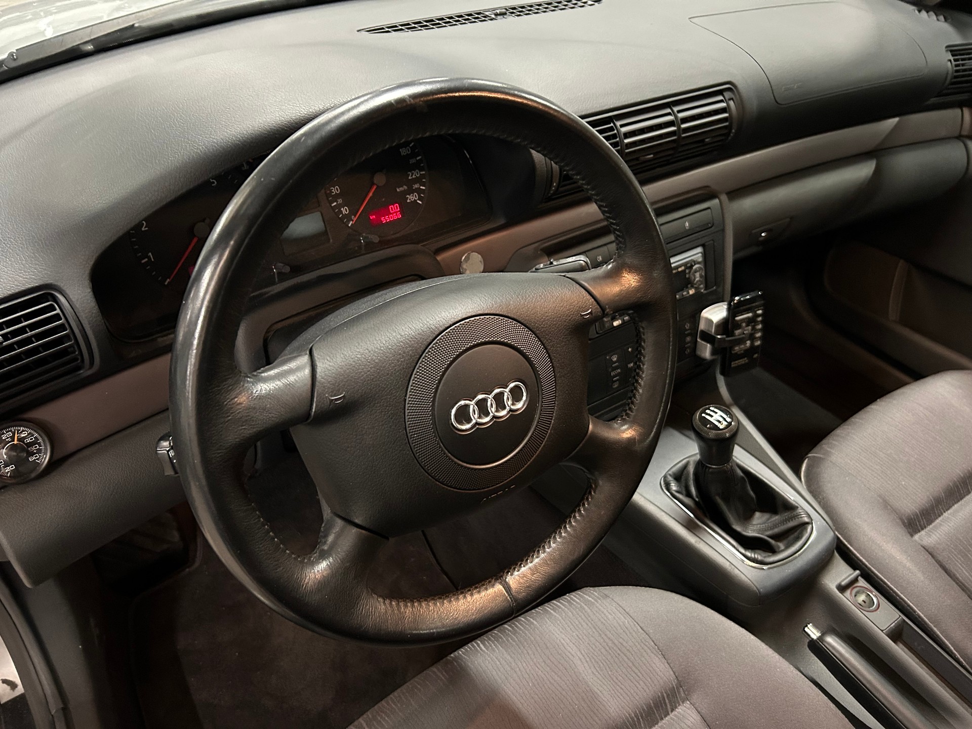 AUDI A4 1.8 Ambition-image-12