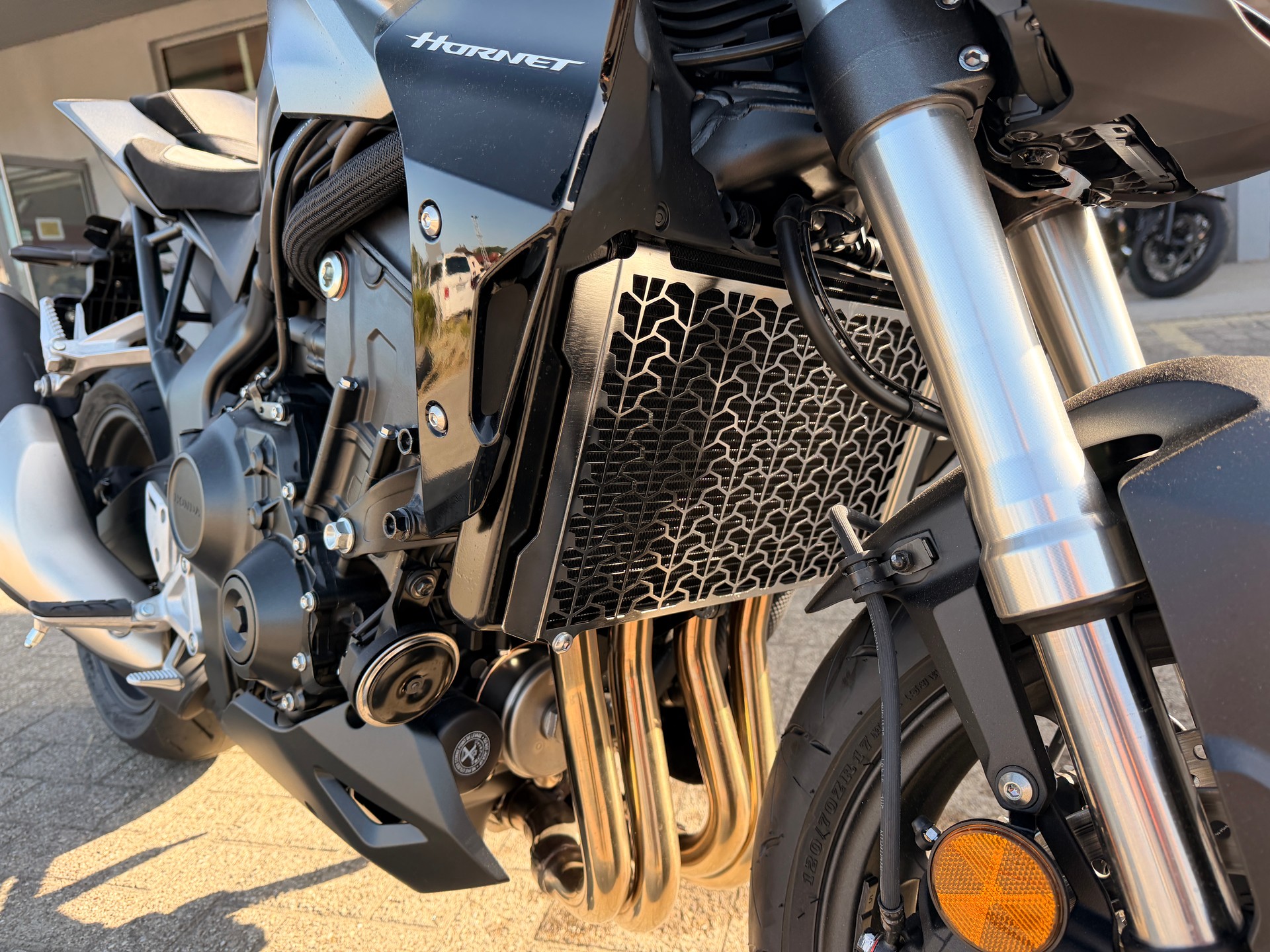HONDA CB1000 Hornet-showroom-element-3