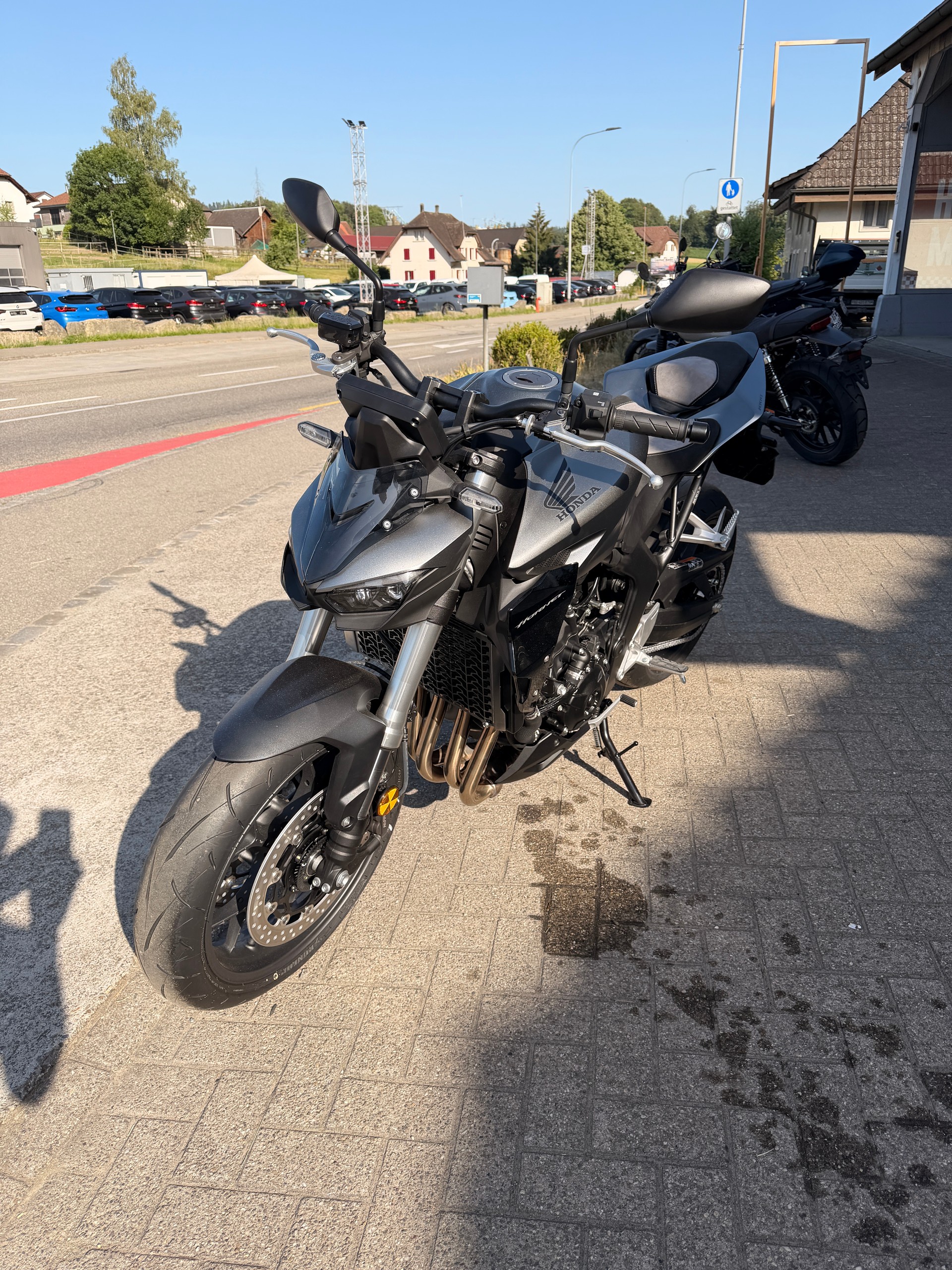 HONDA CB1000 Hornet-showroom-element-1