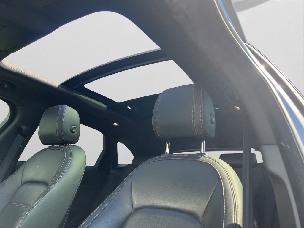 JAGUAR F-Pace 25t 2.0 Pure AWD Automatik-image-10