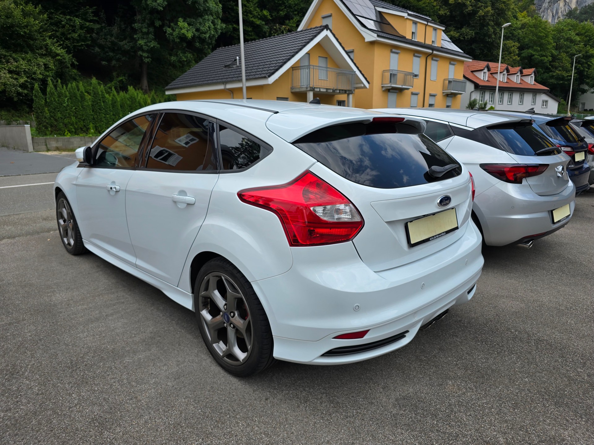 FORD Focus 2.0 SCTi ST-3-image-2