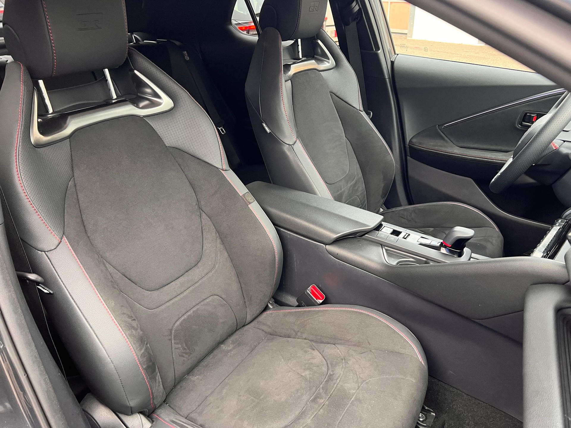 TOYOTA C-HR 2.0 HEV GR Sport Premiere 4x4-image-13