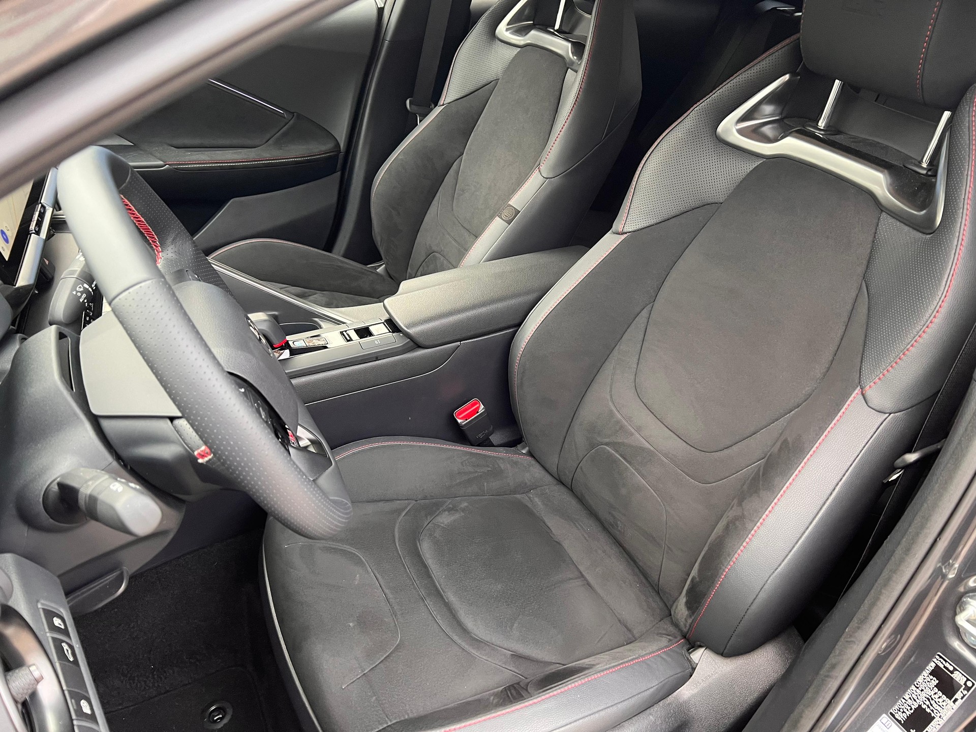 TOYOTA C-HR 2.0 HEV GR Sport Premiere 4x4-image-9