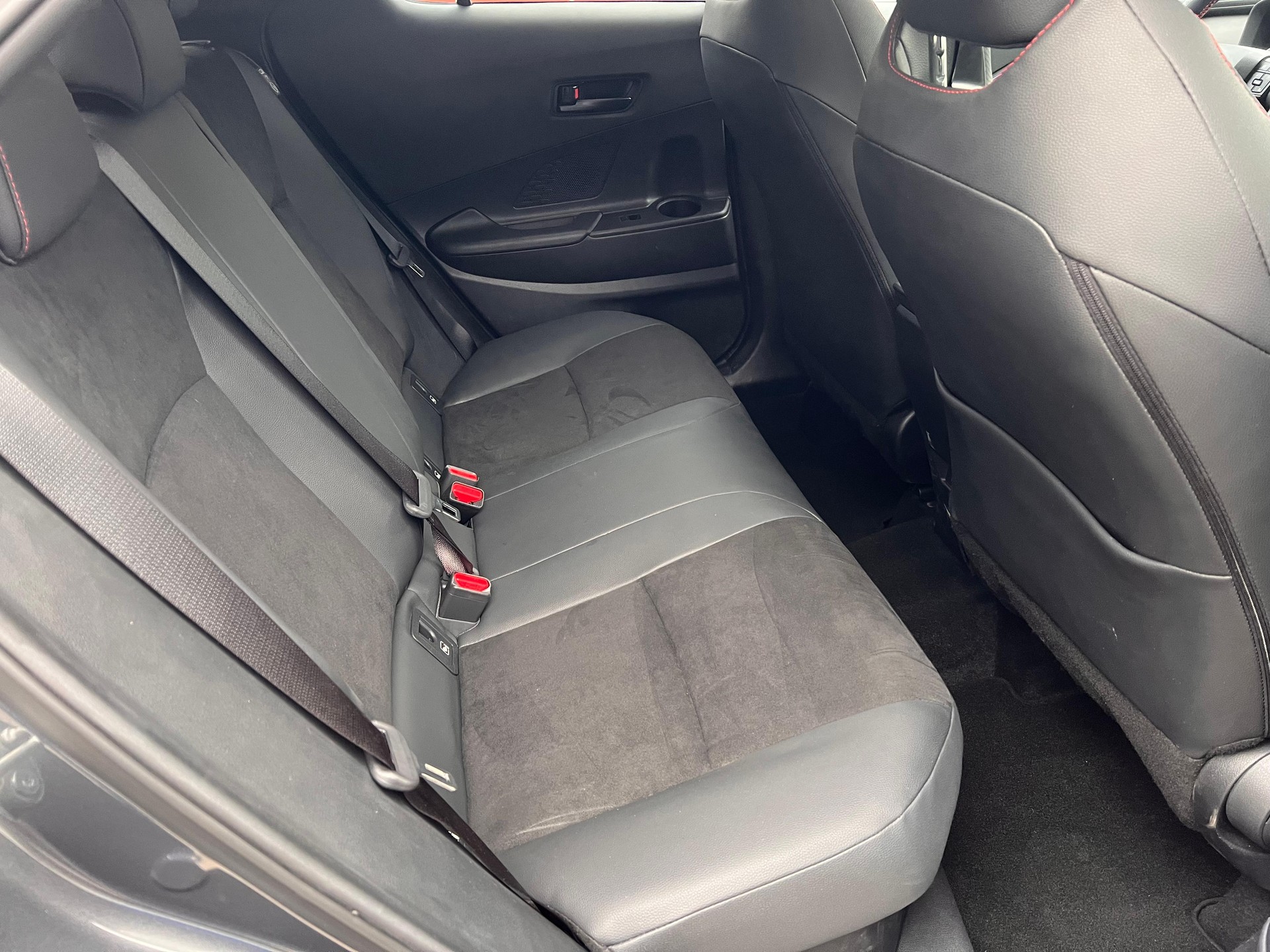 TOYOTA C-HR 2.0 HEV GR Sport Premiere 4x4-image-11