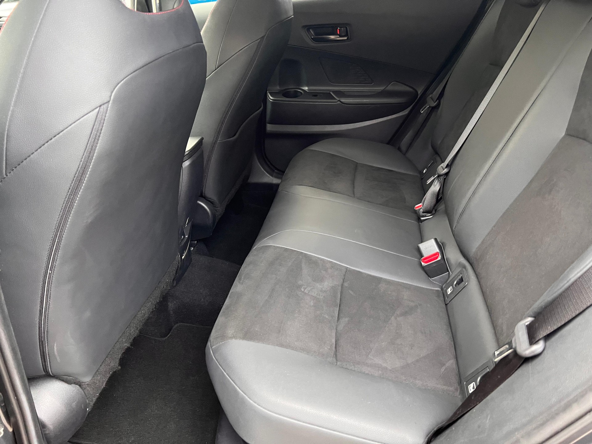 TOYOTA C-HR 2.0 HEV GR Sport Premiere 4x4-image-10
