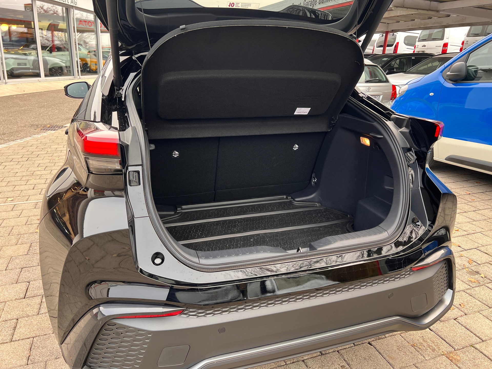 TOYOTA C-HR 2.0 HEV GR Sport Premiere 4x4-image-6