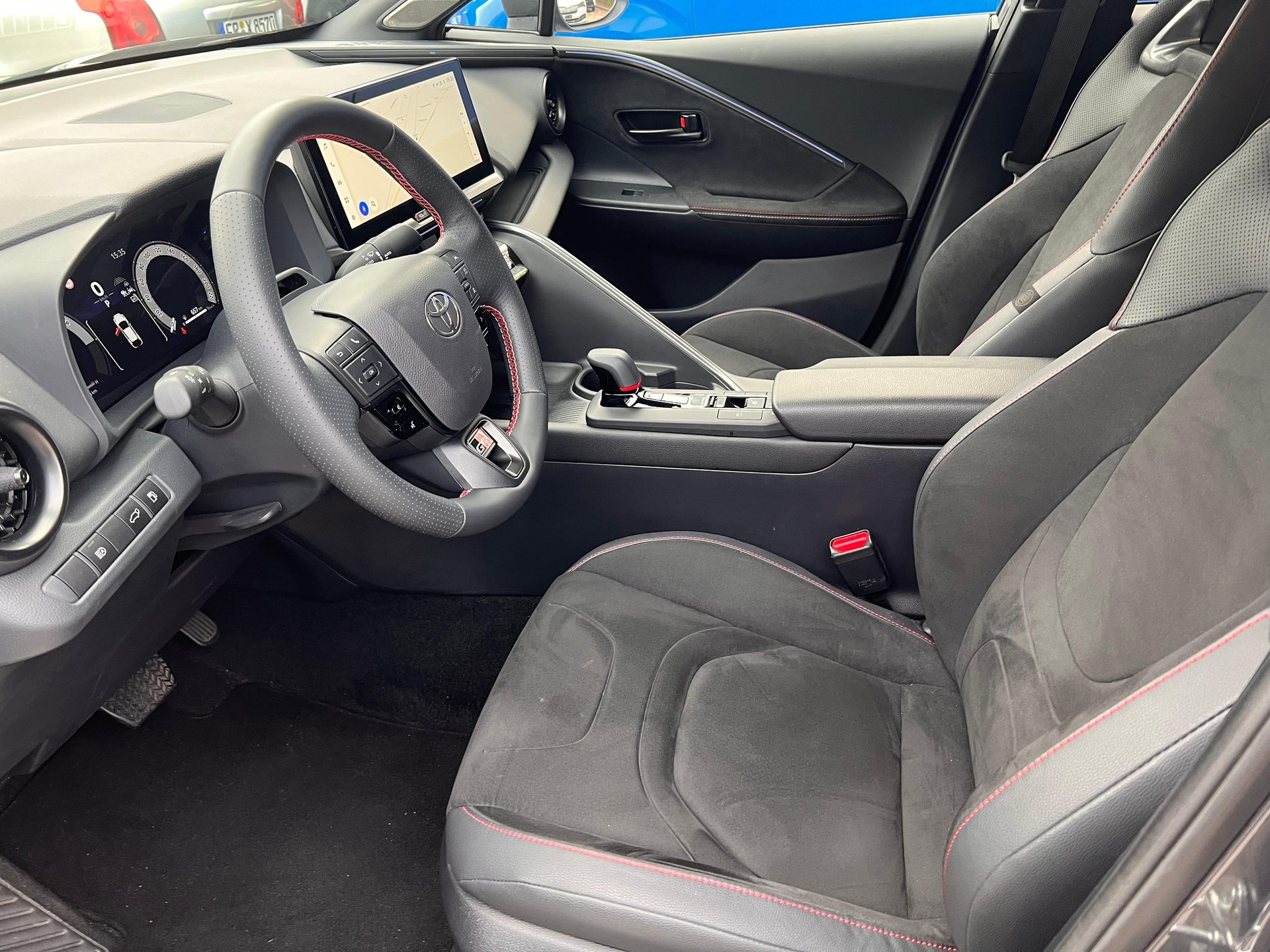 TOYOTA C-HR 2.0 HEV GR Sport Premiere 4x4-image-8