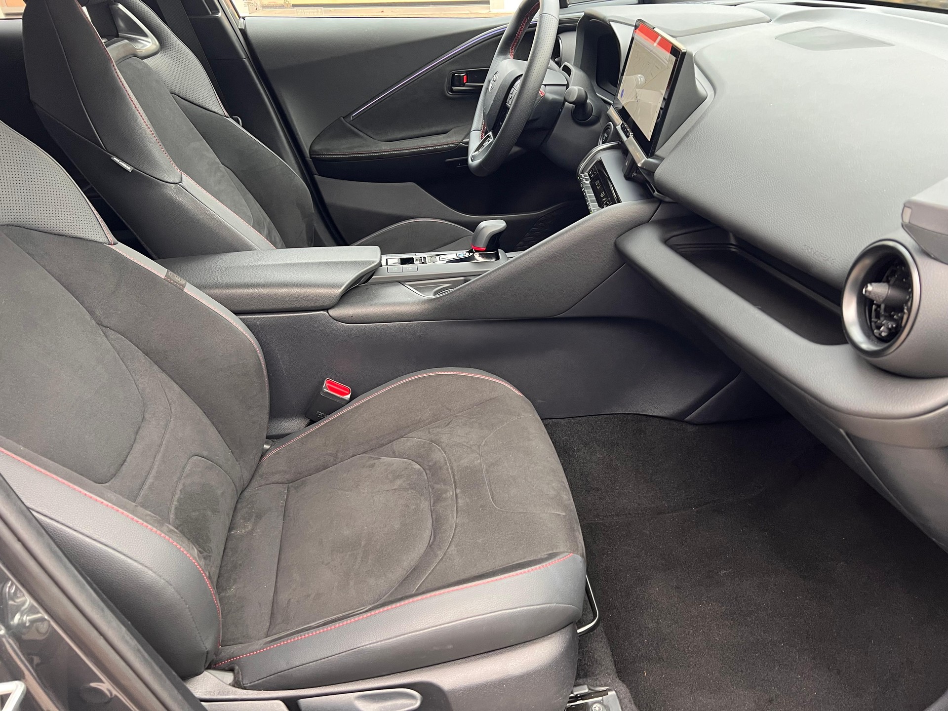 TOYOTA C-HR 2.0 HEV GR Sport Premiere 4x4-image-12