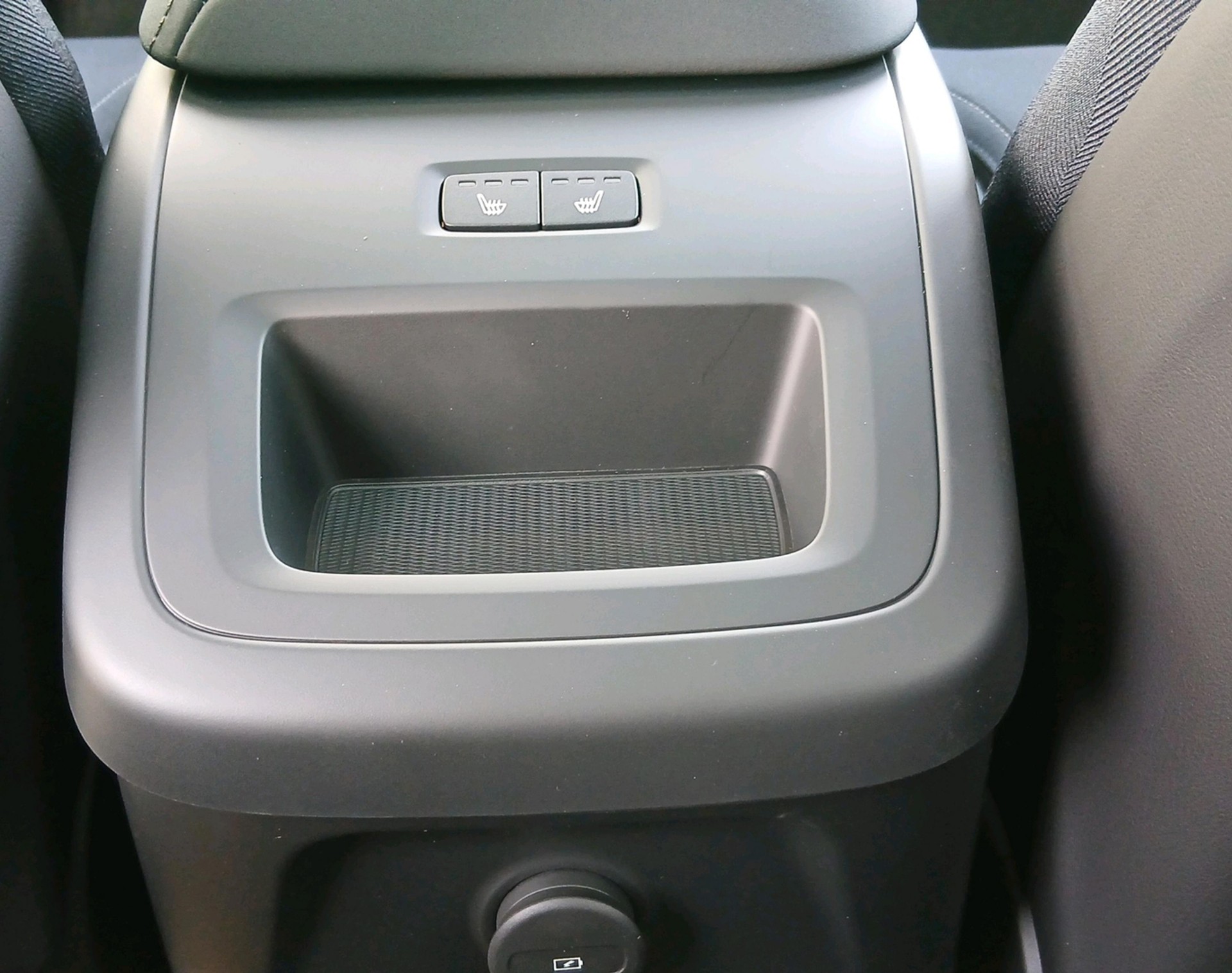VOLVO XC60 2.0 T6 TE Plus Dark eAWD-image-13