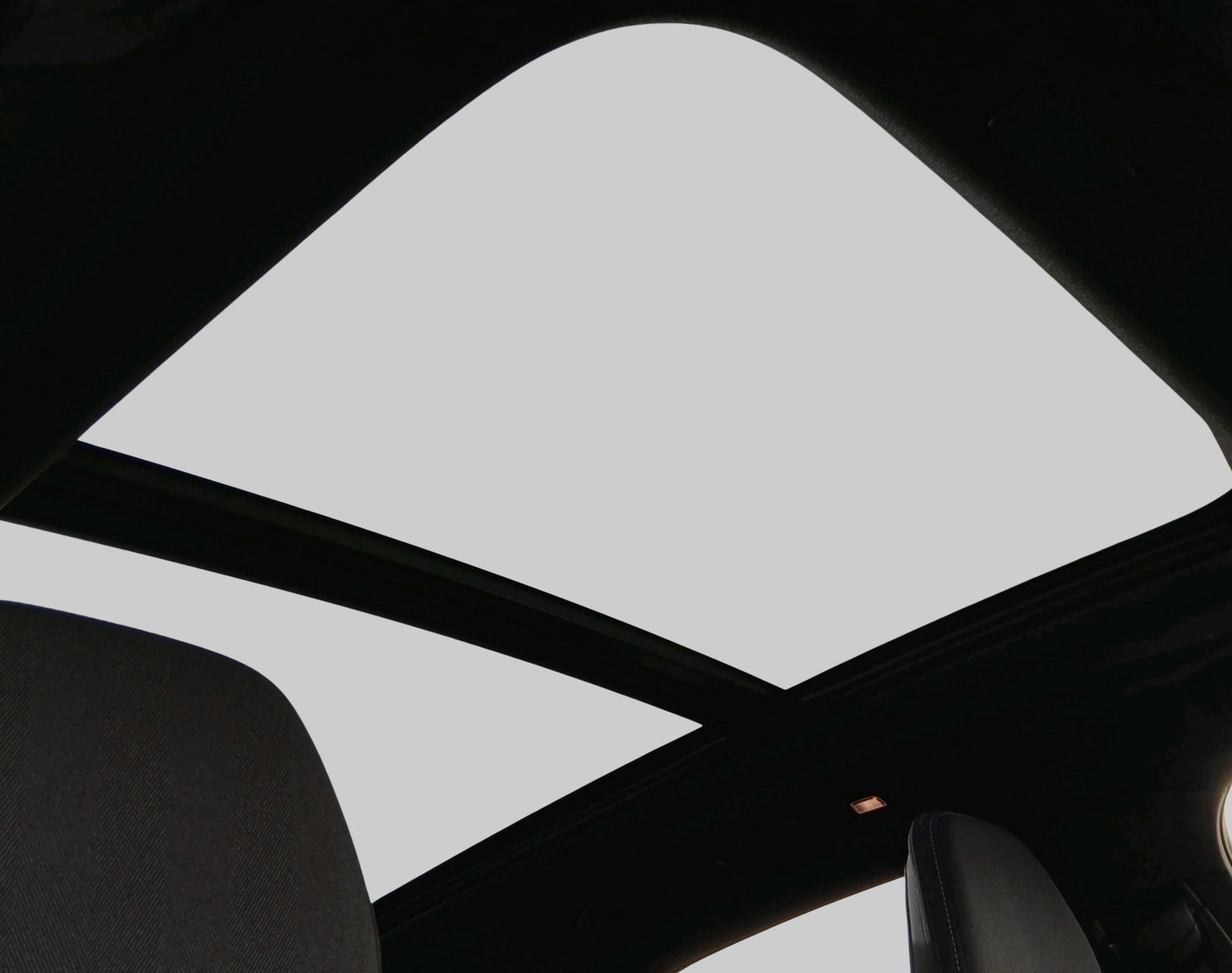 VOLVO XC60 2.0 T6 TE Plus Dark eAWD-image-15