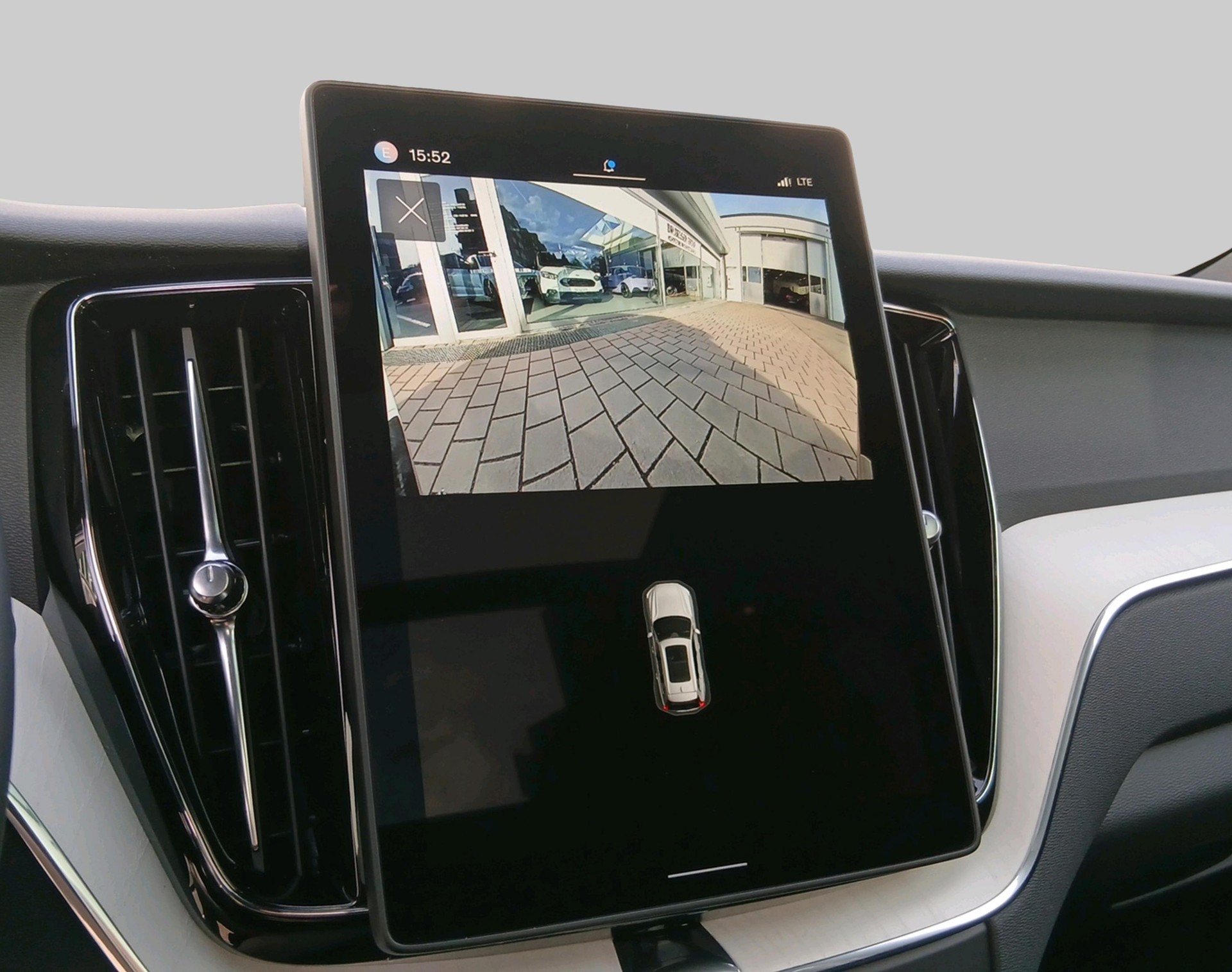 VOLVO XC60 2.0 T6 TE Plus Dark eAWD-image-12
