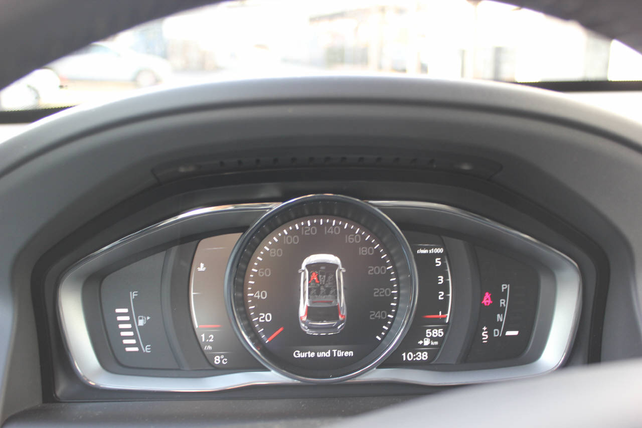 VOLVO XC60 2.4 D5 Kinetic AWD S/S-image-6