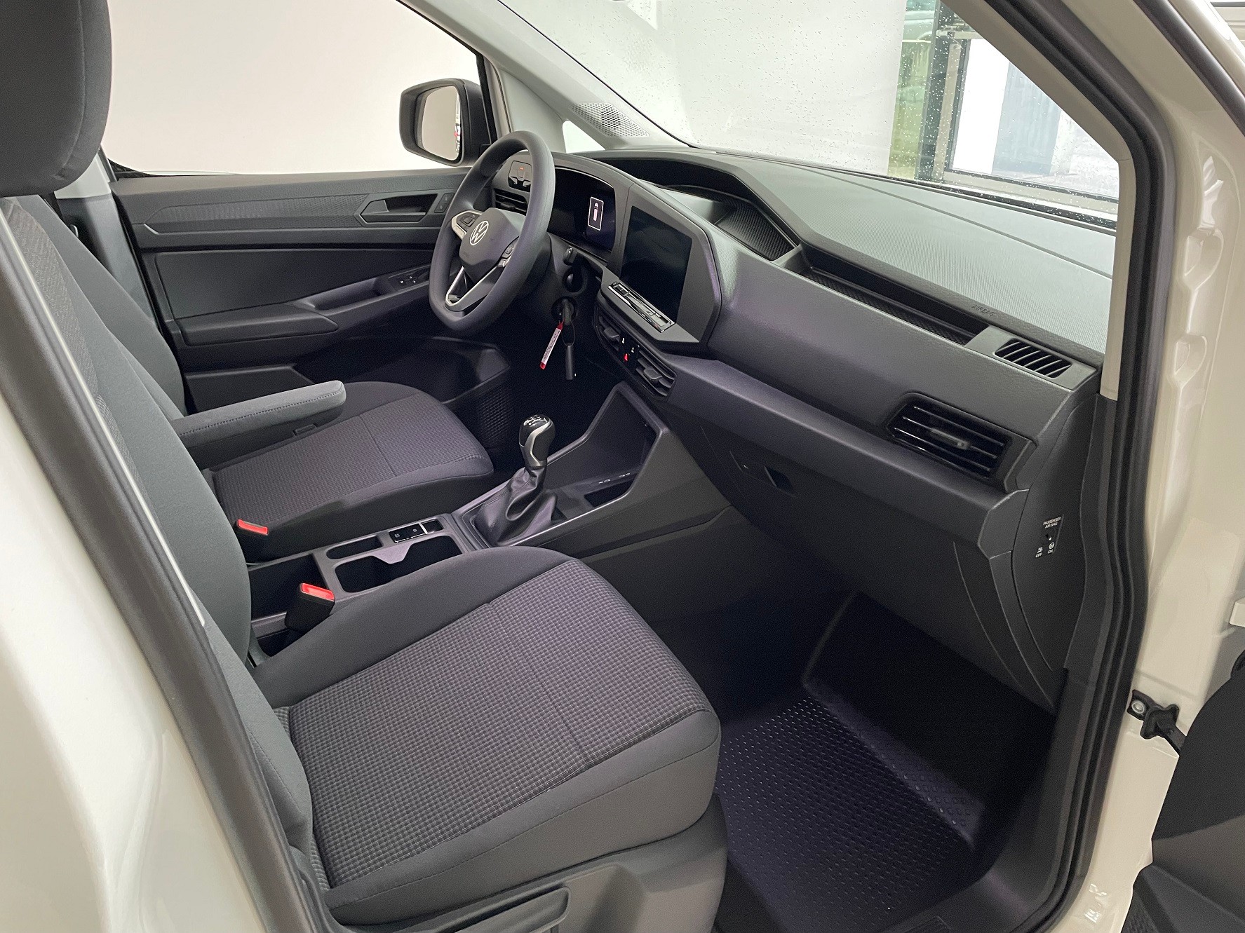 VW Caddy Cargo 1.5 TSI Entry-image-4