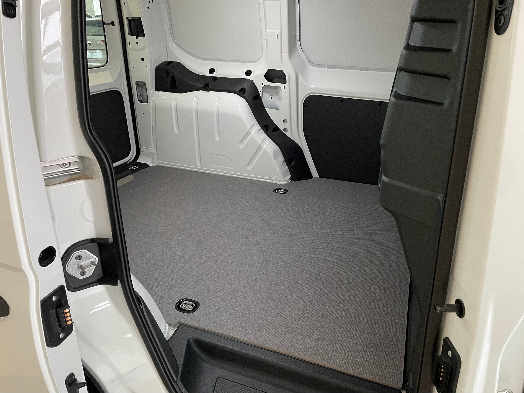 VW Caddy Cargo 1.5 TSI Entry-image-5