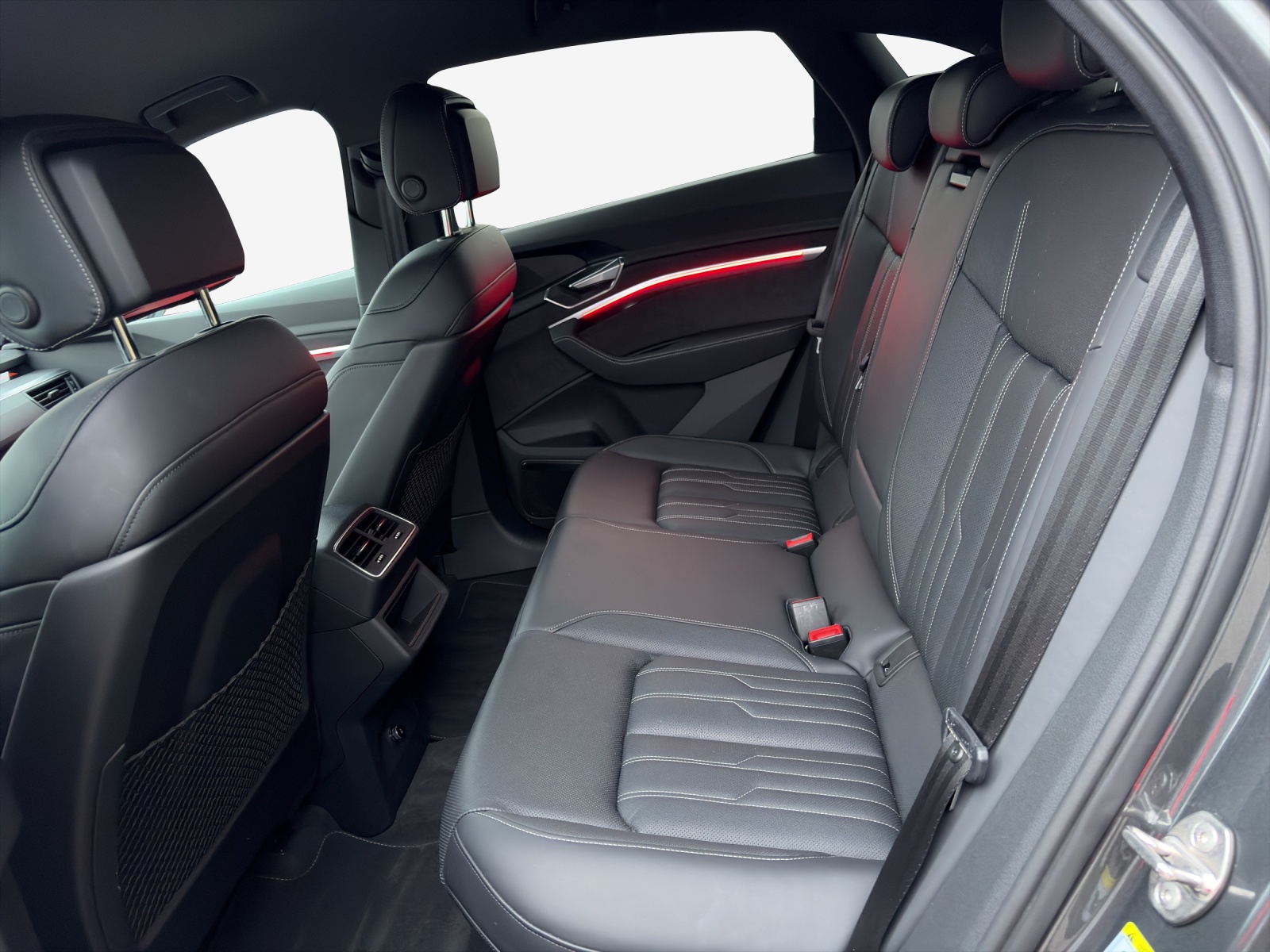 AUDI e-tron 55 Sportback S Line Black Edition quattro-image-12