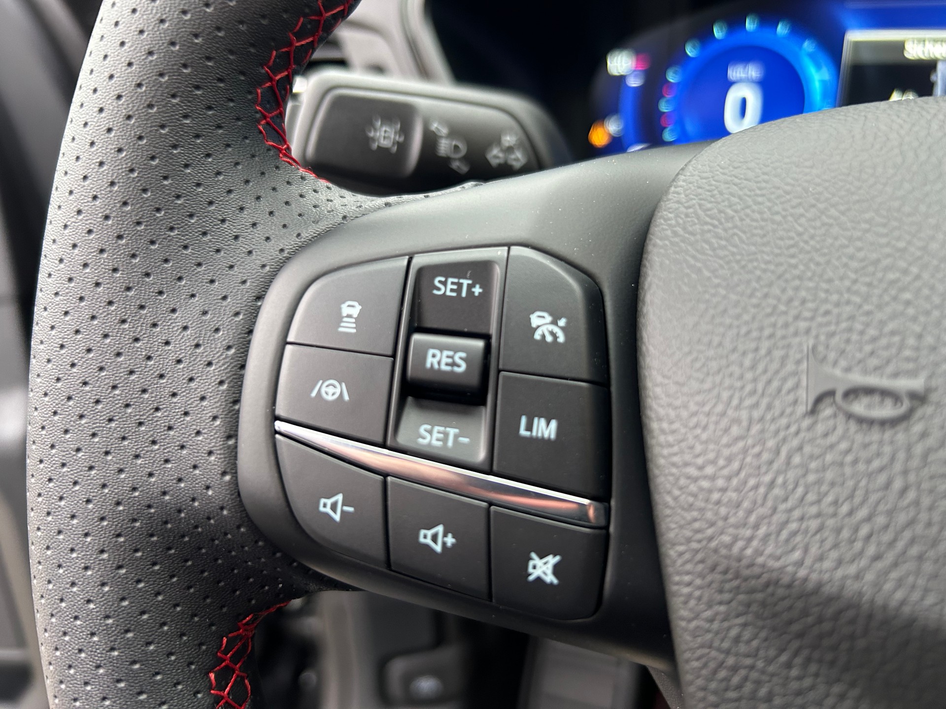 FORD Kuga 2.5 Plug-in Hybrid ST-Line X-image-11