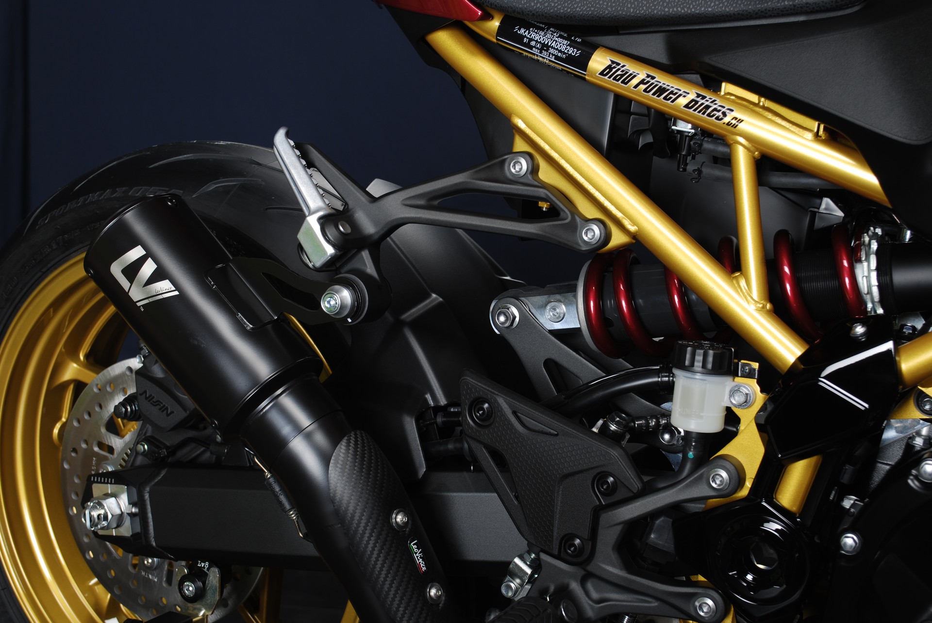 KAWASAKI Z 900 (70kW) MY26 - Sonderumbau-showroom-element-2