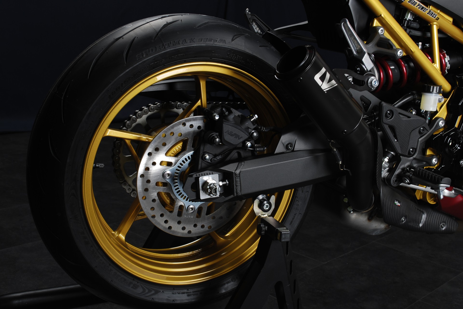 KAWASAKI Z 900 (70kW) MY26 - Sonderumbau-showroom-element-1