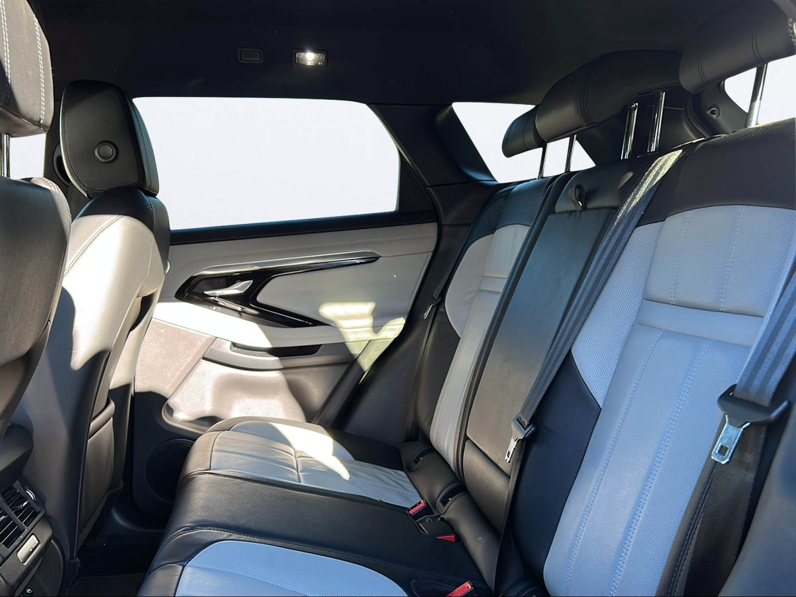 LAND ROVER Range Rover Evoque R-Dynamic D 150 HSE AT9-image-13