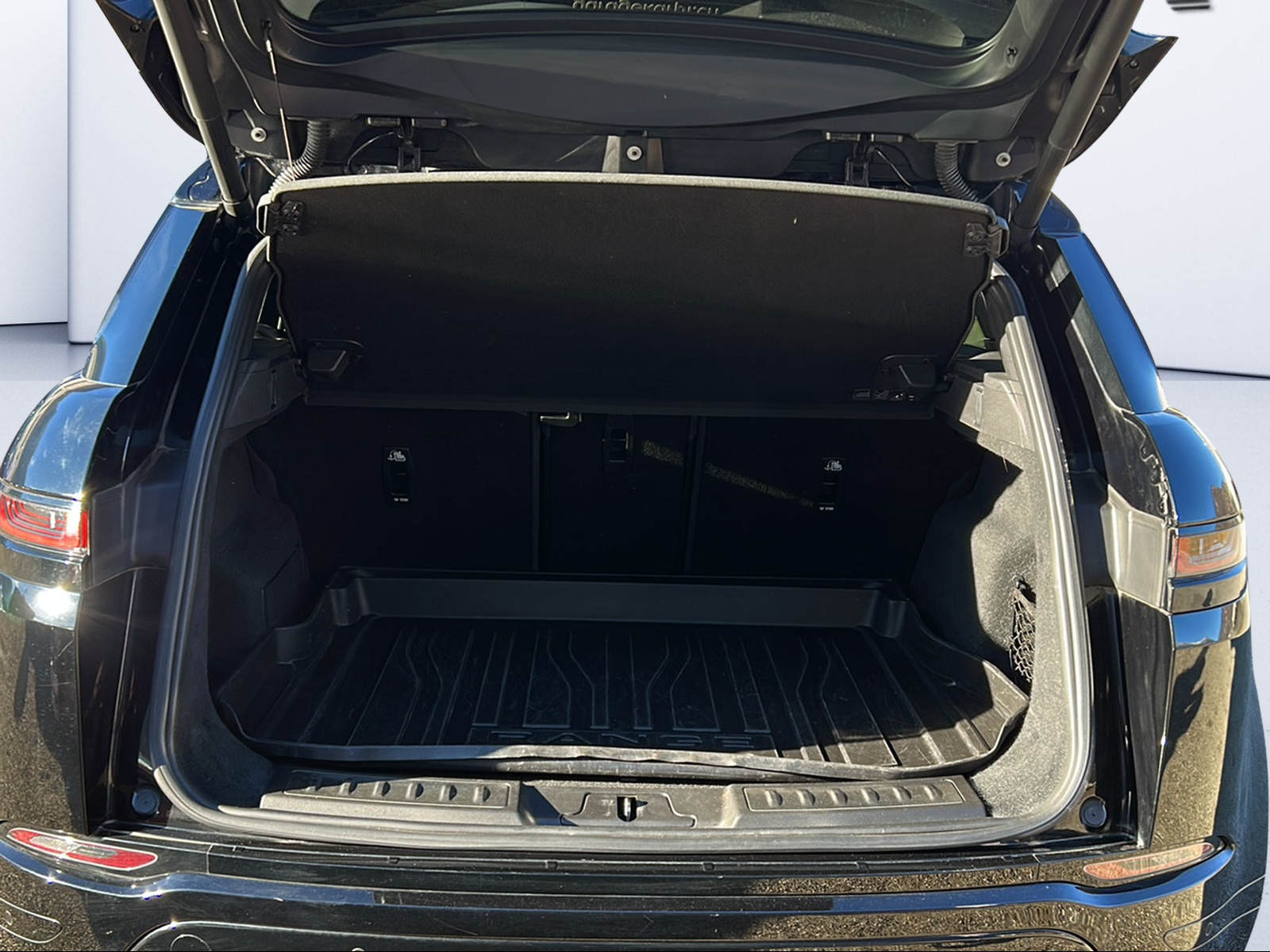 LAND ROVER Range Rover Evoque R-Dynamic D 150 HSE AT9-image-8