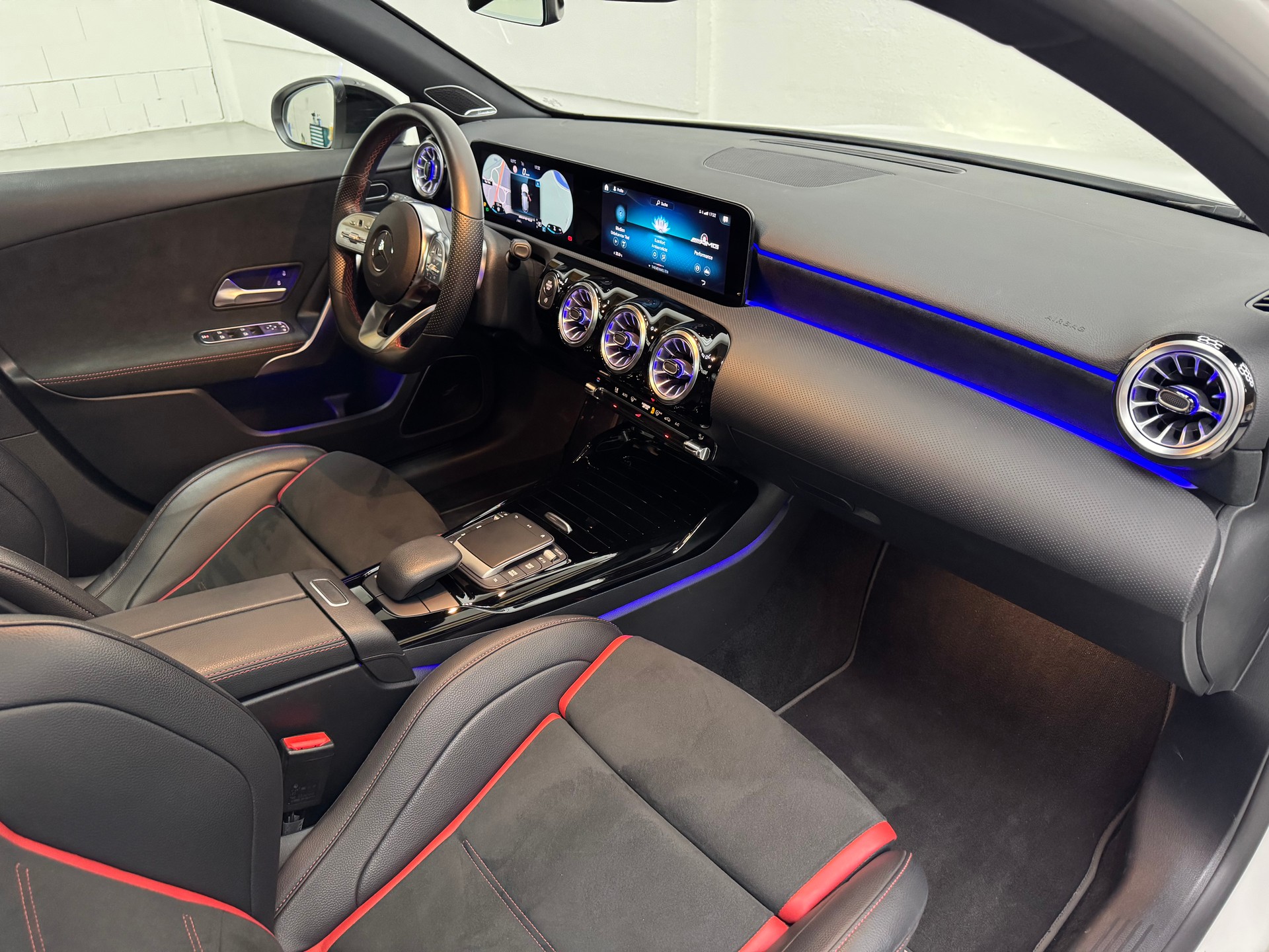 MERCEDES-BENZ A 45 AMG 4Matic+ Speedshift-image-12