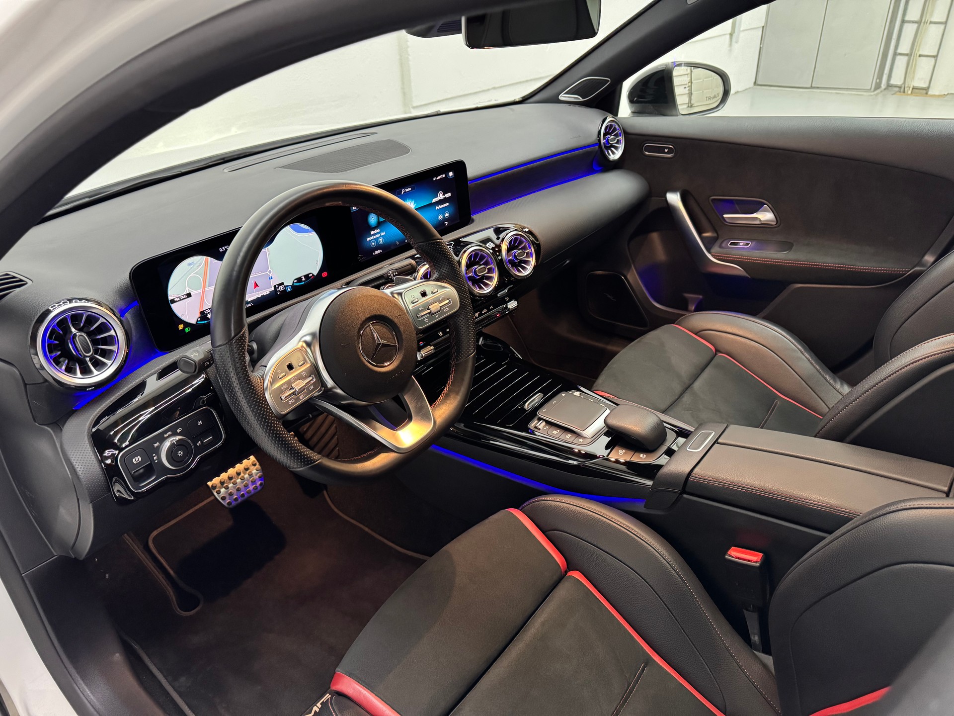 MERCEDES-BENZ A 45 AMG 4Matic+ Speedshift-image-11