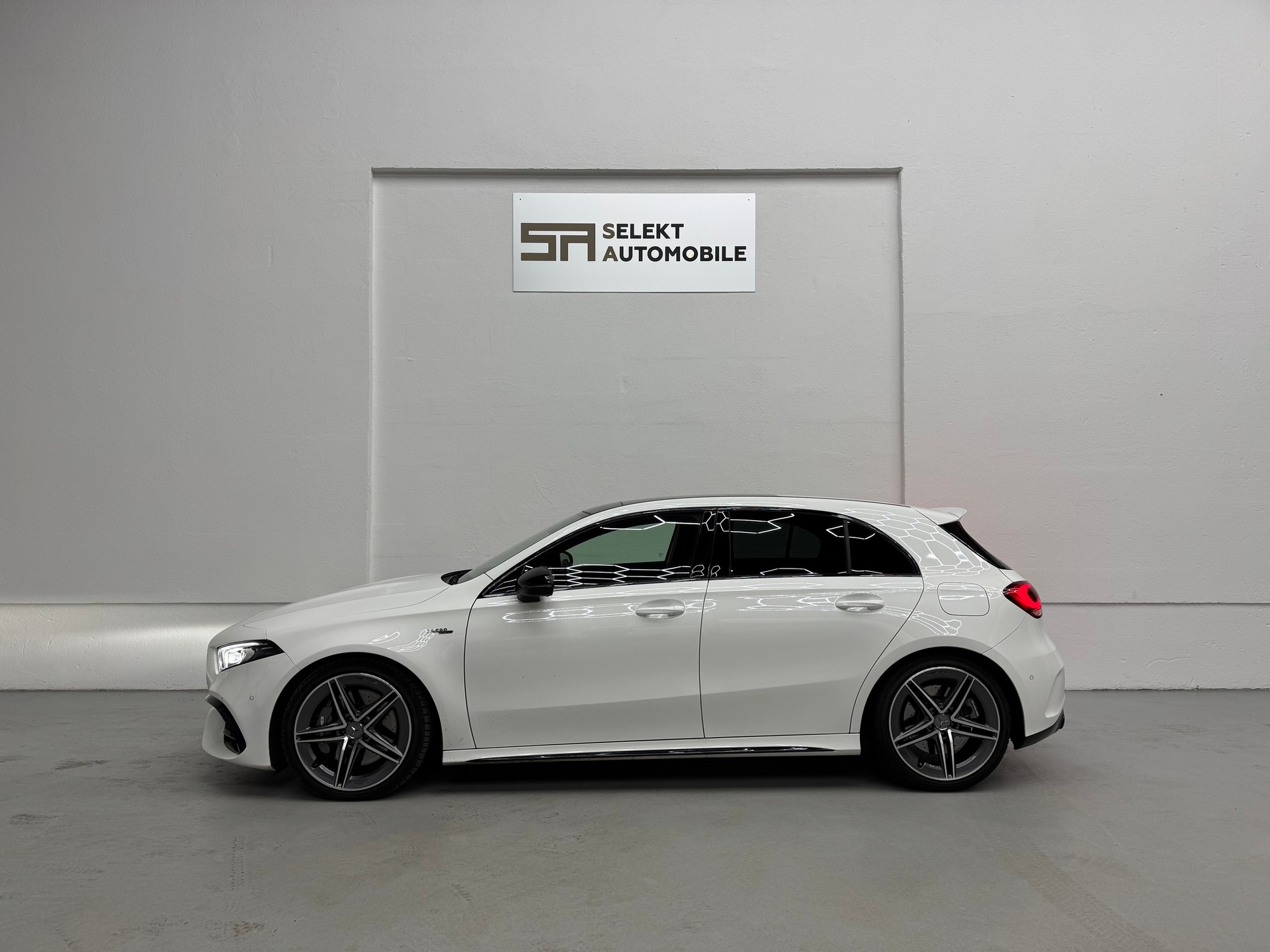 MERCEDES-BENZ A 45 AMG 4Matic+ Speedshift-image-3
