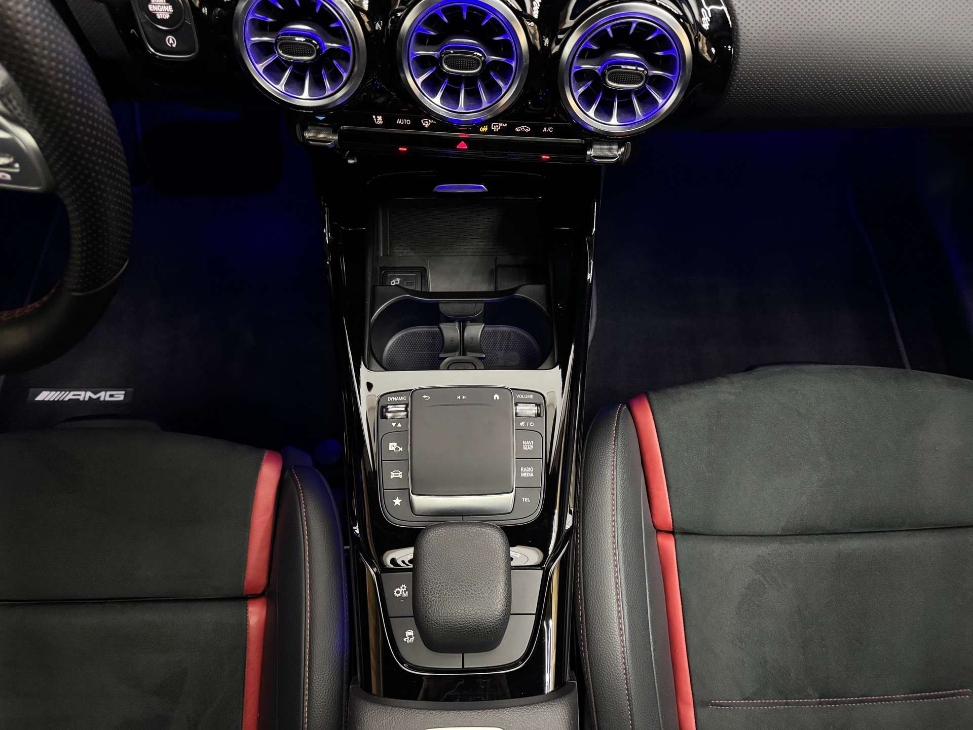MERCEDES-BENZ A 45 AMG 4Matic+ Speedshift-image-22
