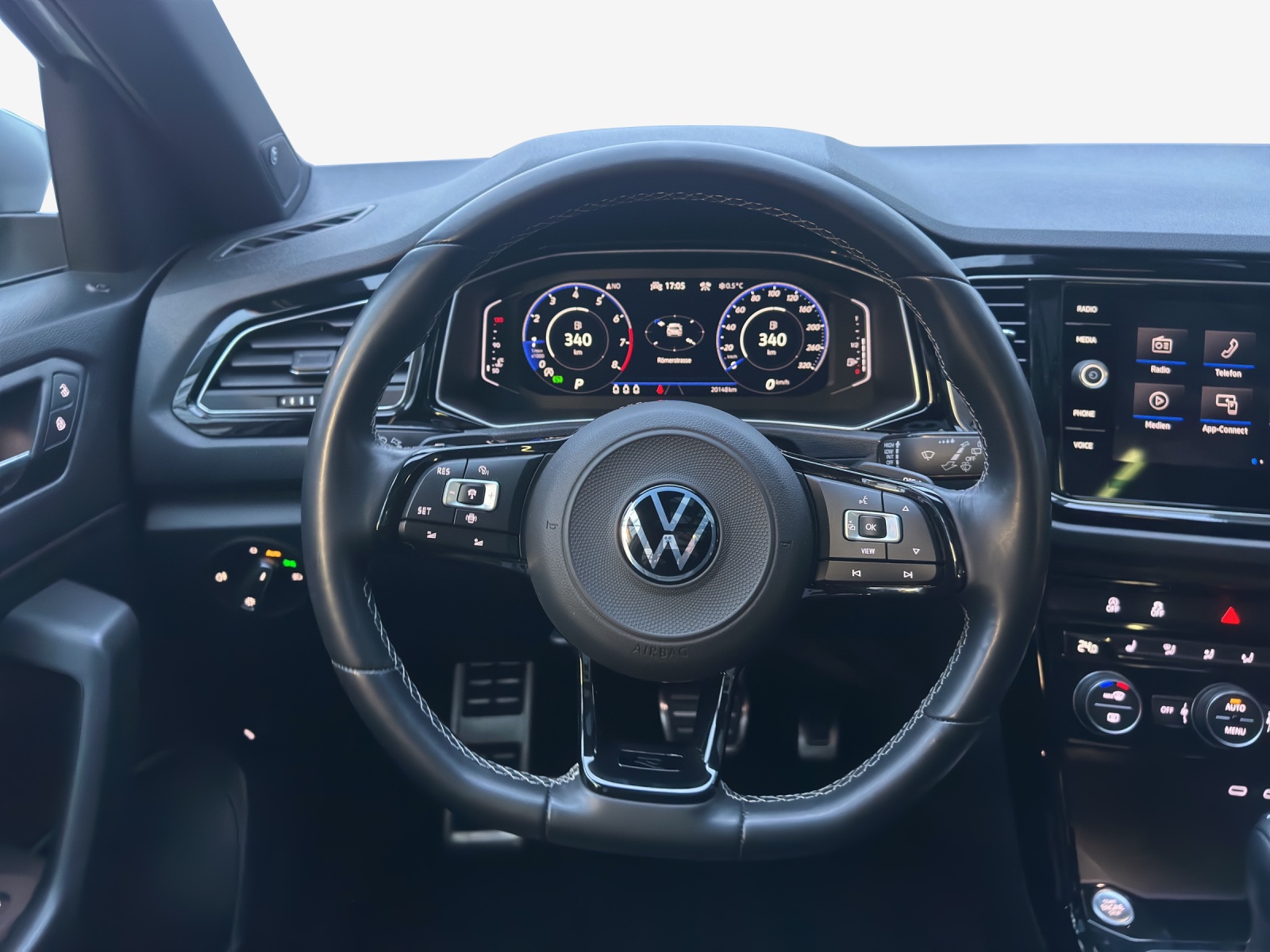 VW T-Roc 2.0 TSI R DSG 4Motion-image-9