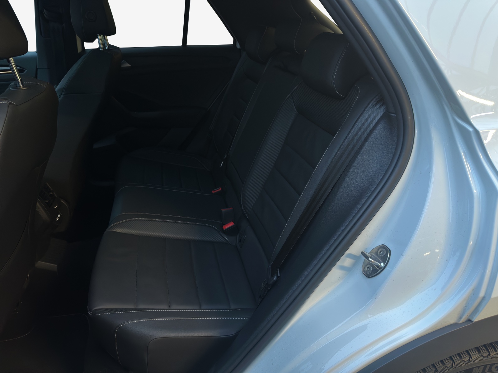 VW T-Roc 2.0 TSI R DSG 4Motion-image-11