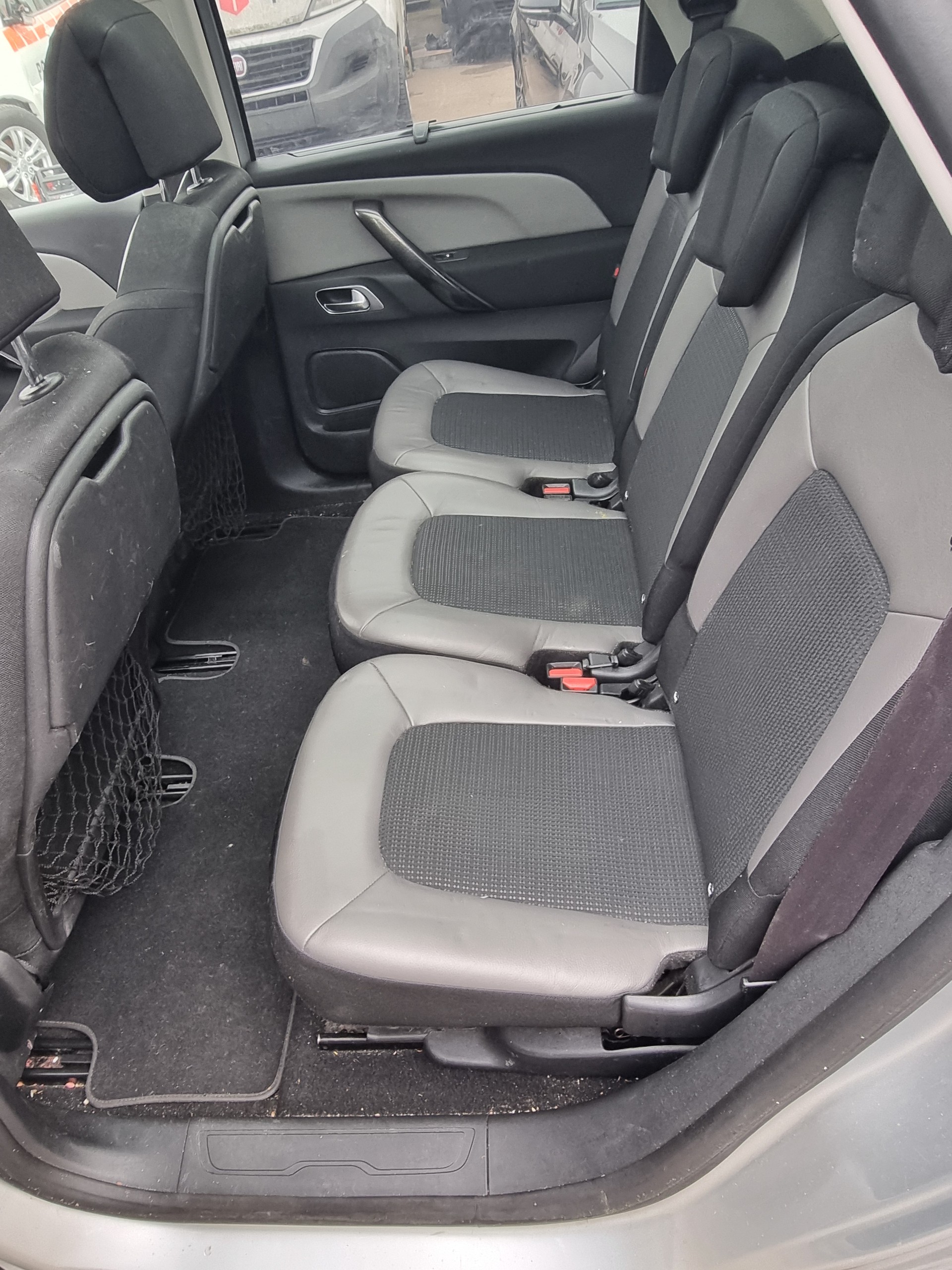 CITROEN C4 Picasso 1.6 e-HDi Exclusive ETG6-image-14