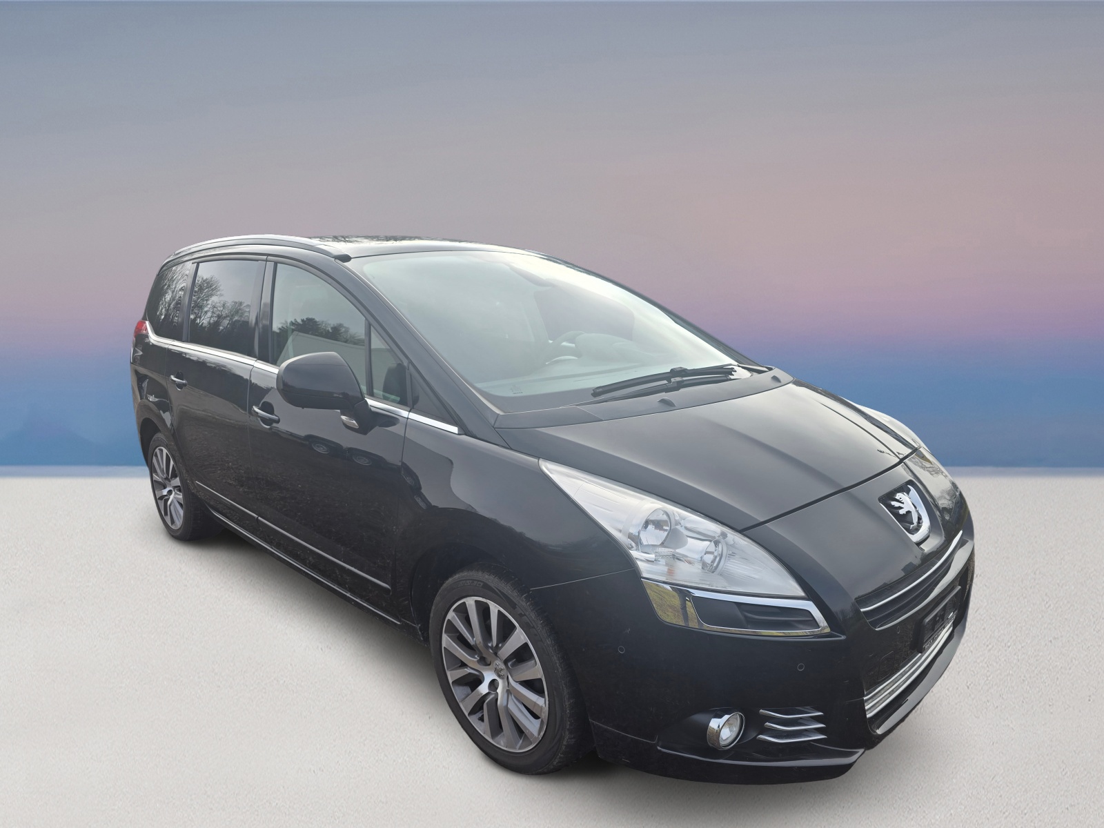 PEUGEOT 5008 1.6 16V T Allure Automatic-showroom-element-1