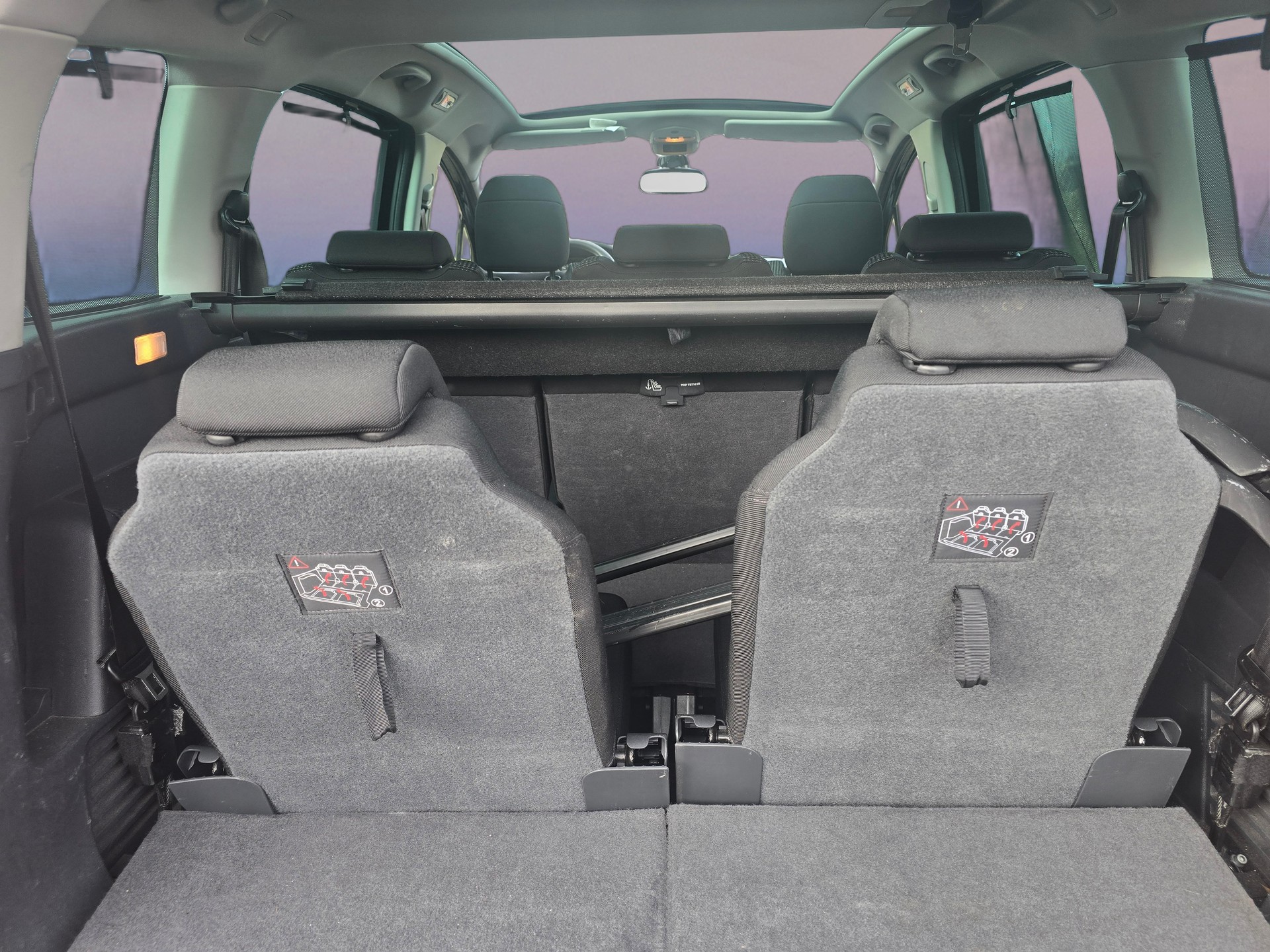 PEUGEOT 5008 1.6 16V T Allure Automatic-image-11