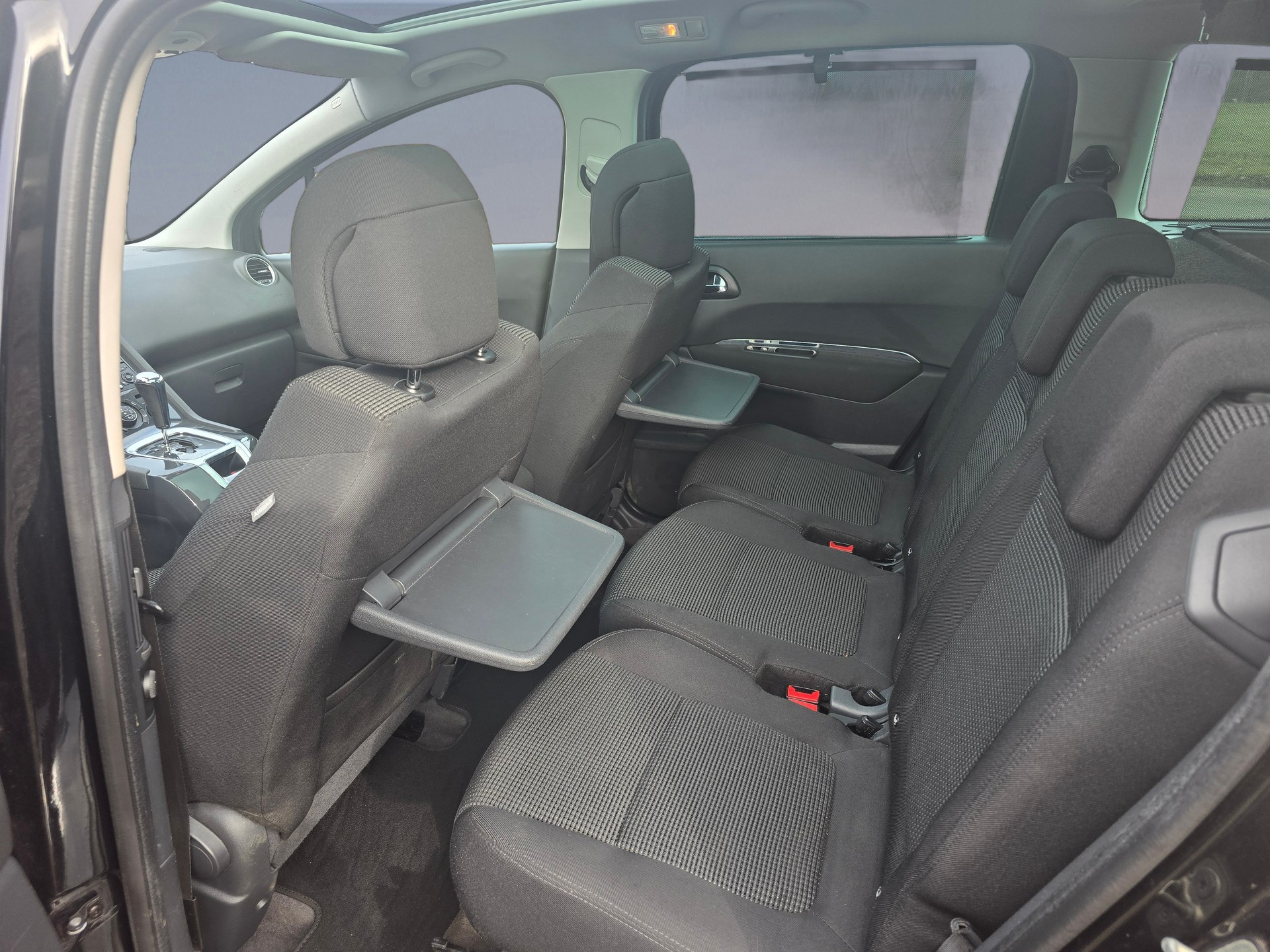 PEUGEOT 5008 1.6 16V T Allure Automatic-image-9
